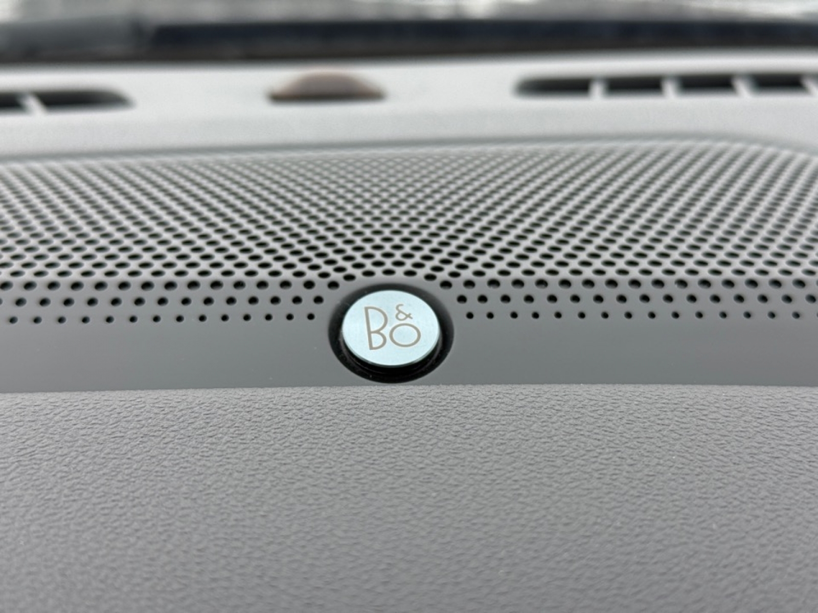 2021 Ford Escape PHEV Titanium, 39465, Photo