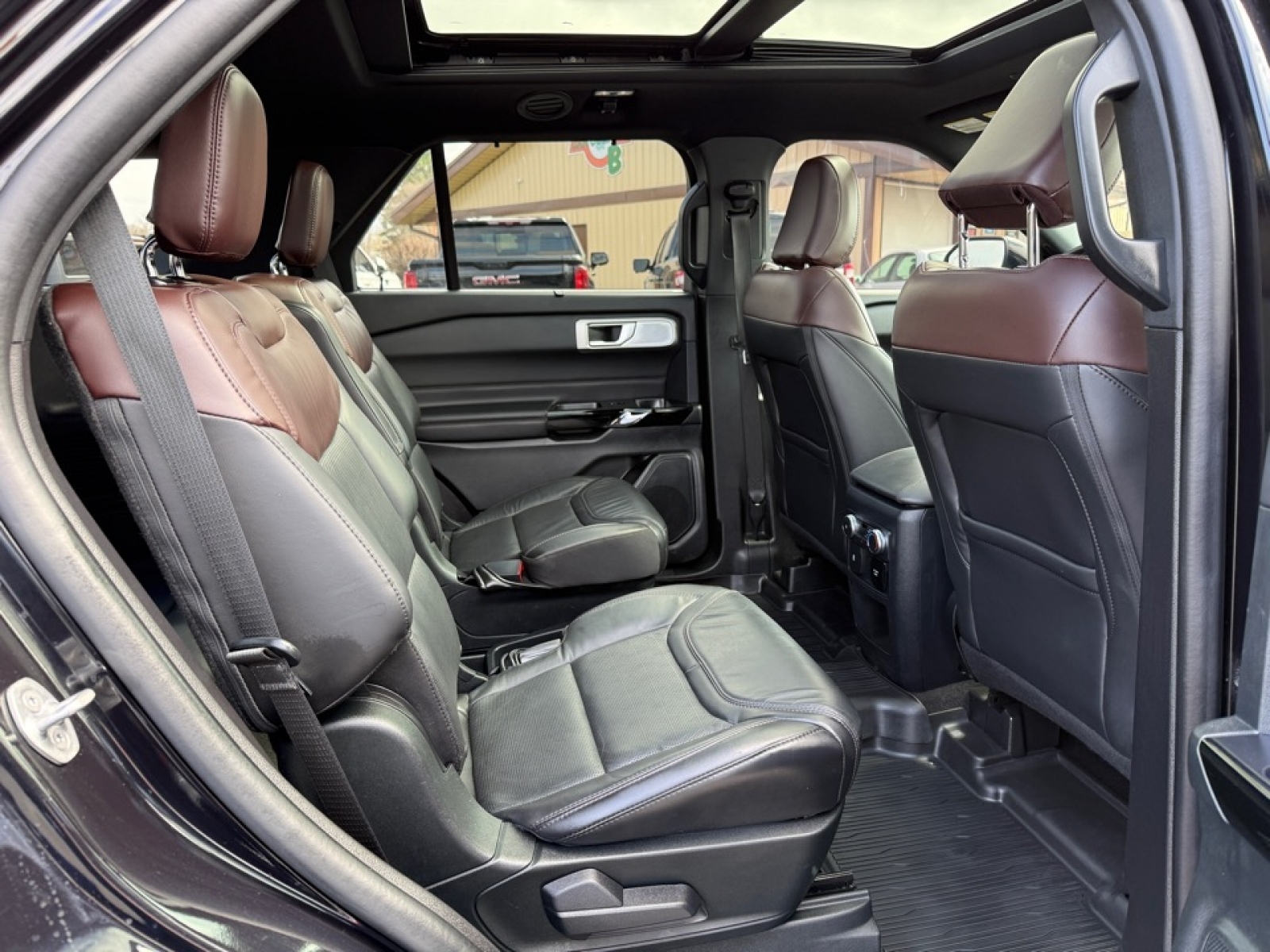 2021 Ford Explorer Platinum, 39722, Photo