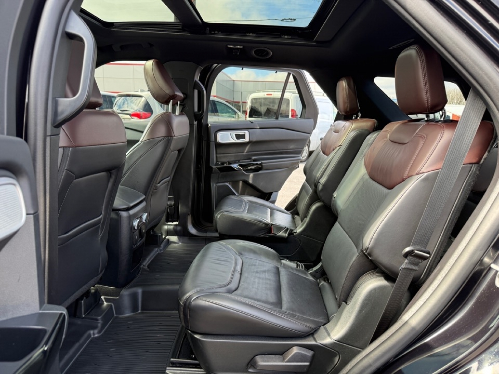 2021 Ford Explorer Platinum, 39722, Photo
