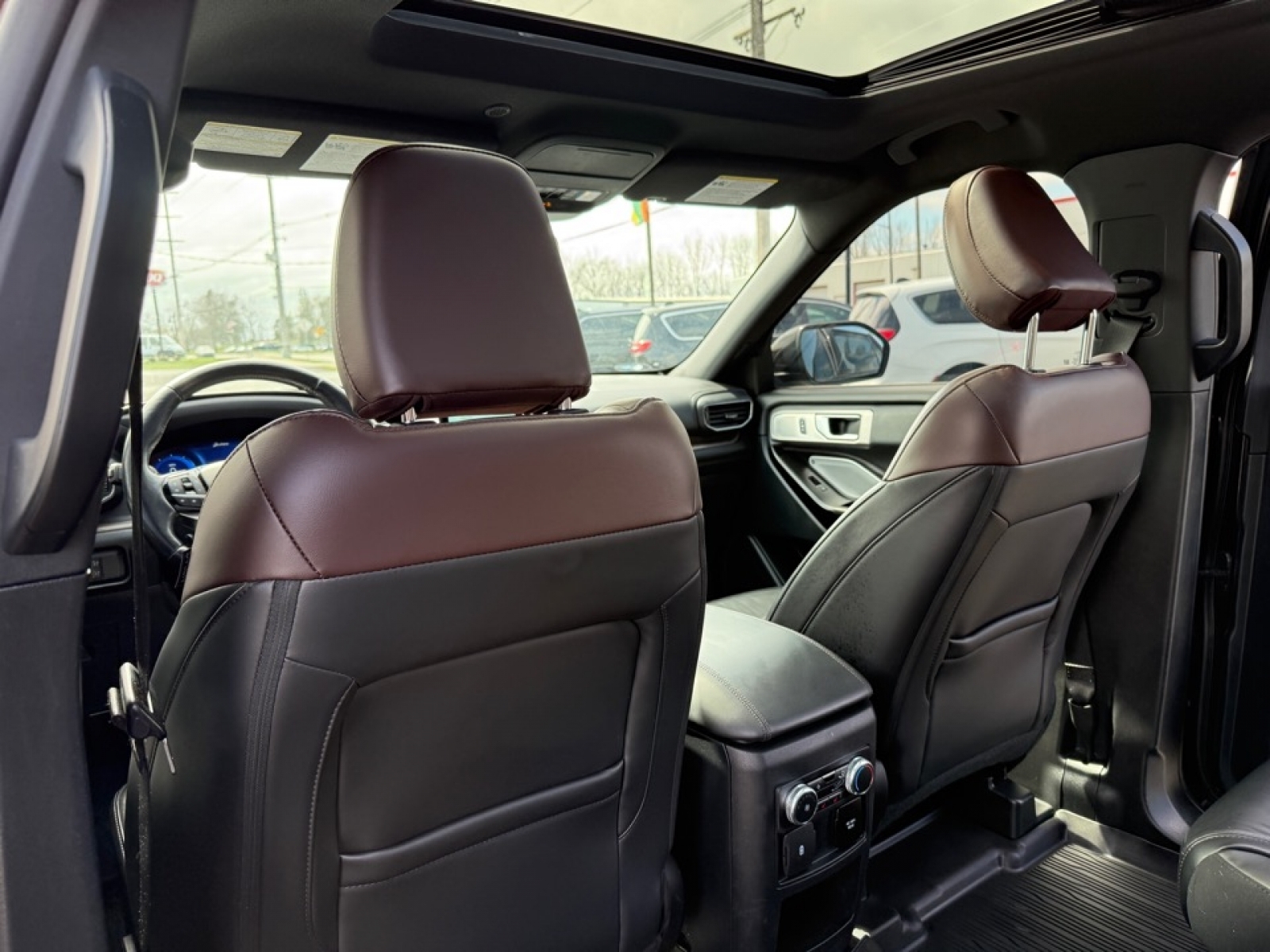 2021 Ford Explorer Platinum, 39722, Photo