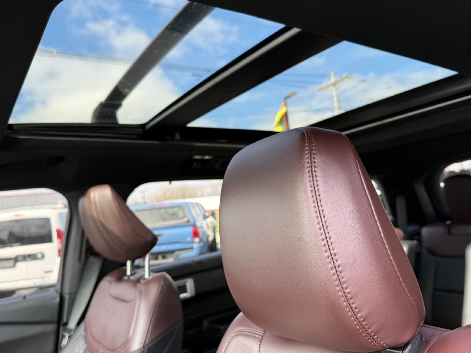 2021 Ford Explorer Platinum, 39722, Photo