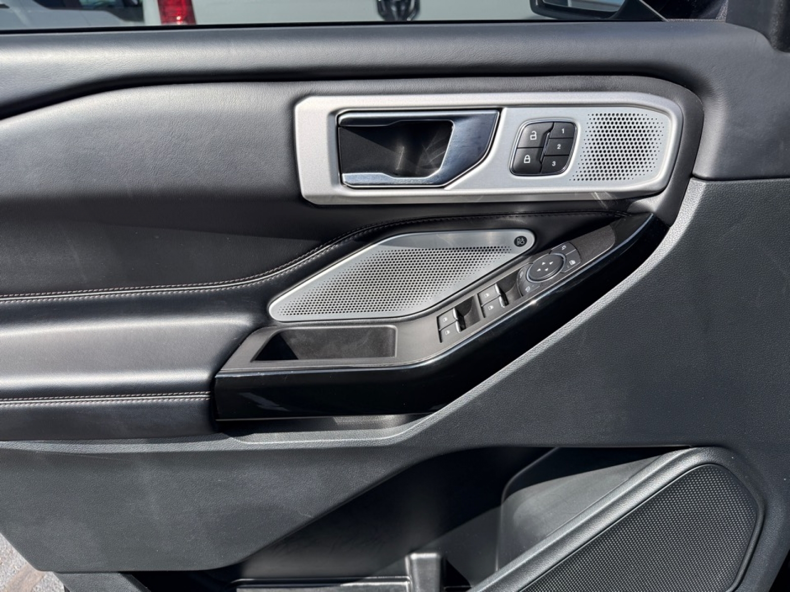 2021 Ford Explorer Platinum, 39722, Photo