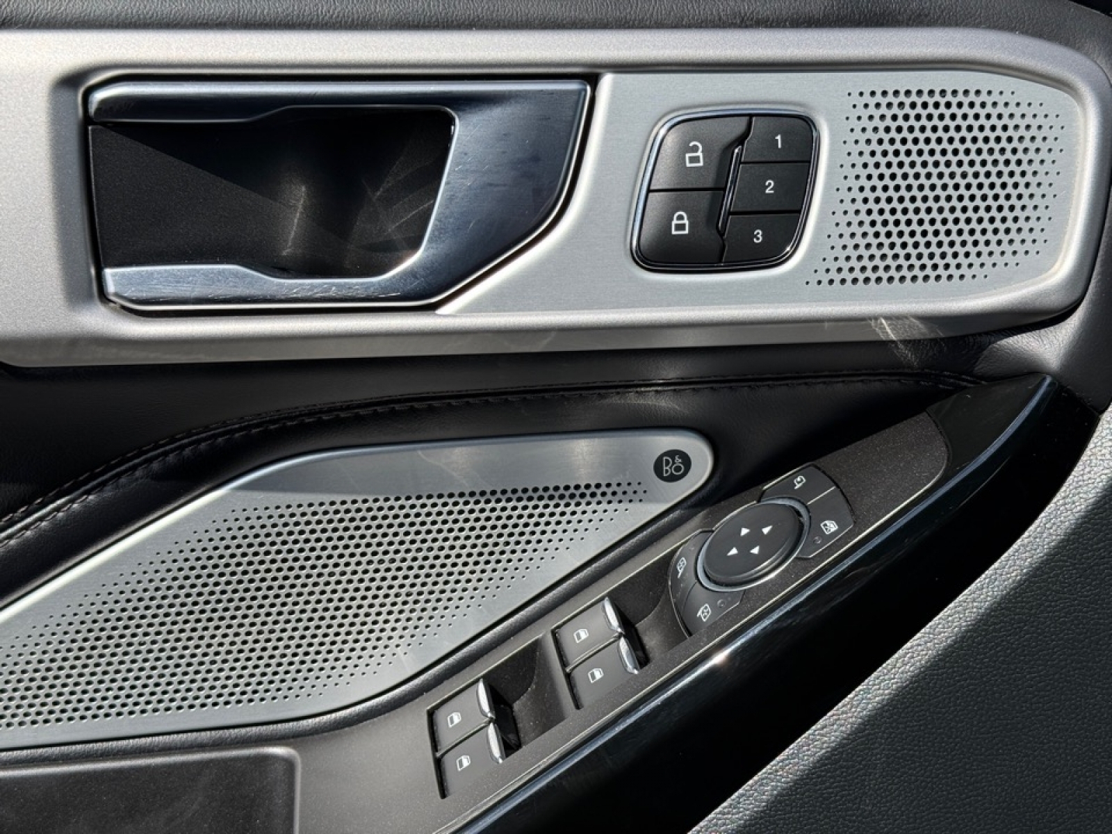 2021 Ford Explorer Platinum, 39722, Photo