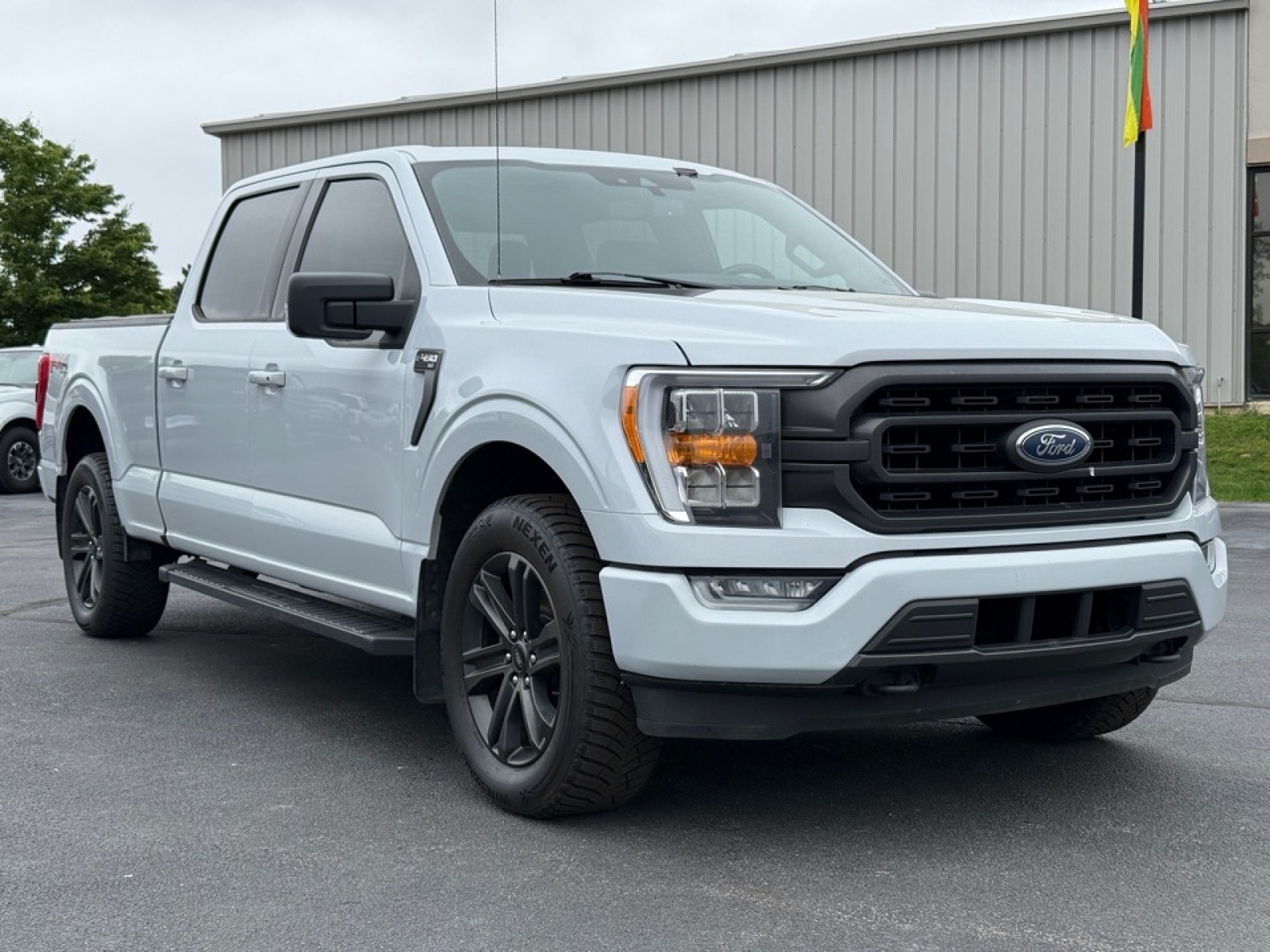 2021 Ford F-150 XLT photo 2