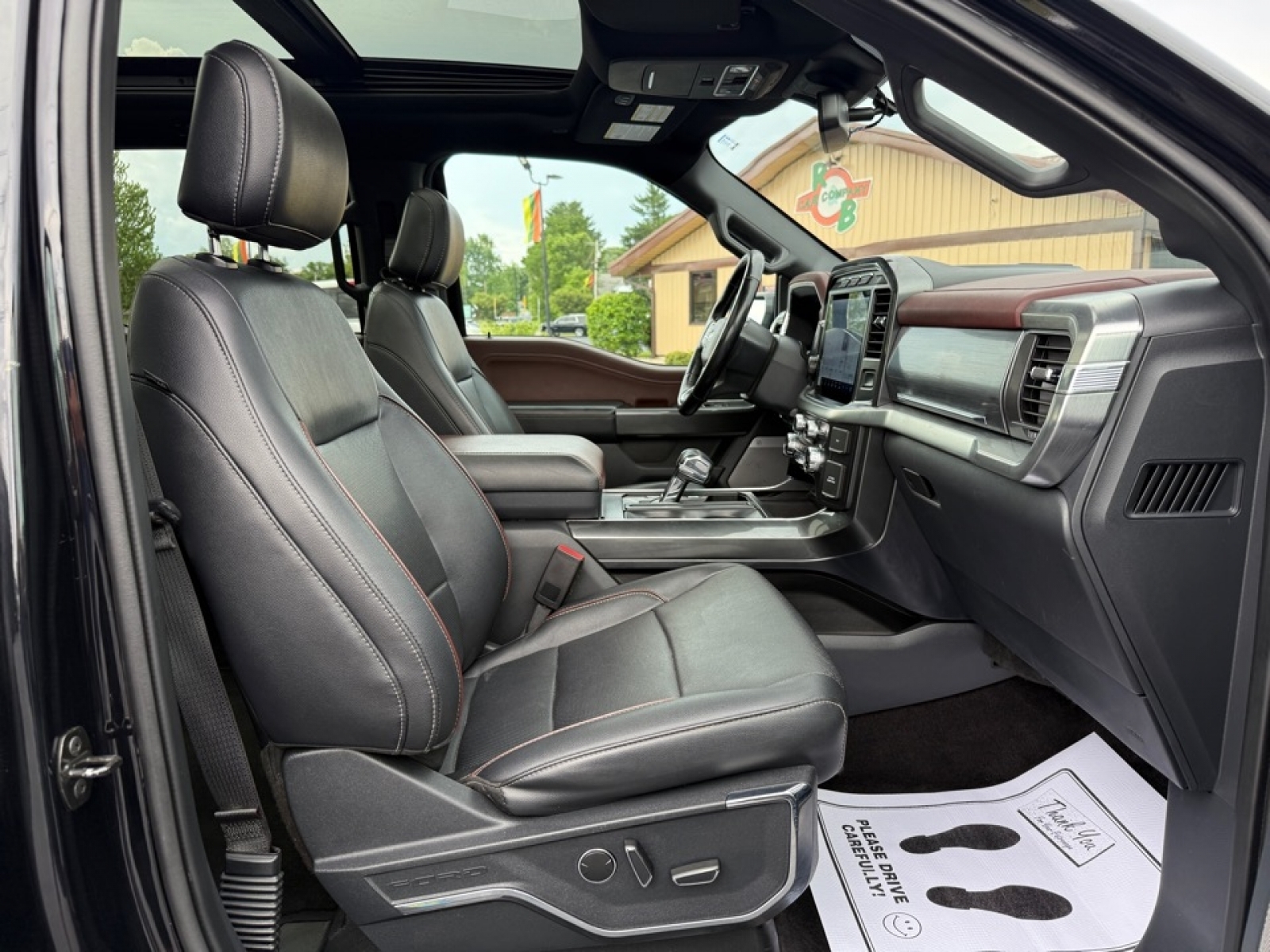 2021 Ford F-150 LARIAT, 38567, Photo