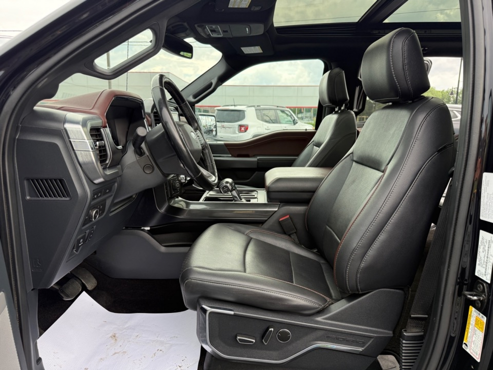 2021 Ford F-150 LARIAT, 38567, Photo