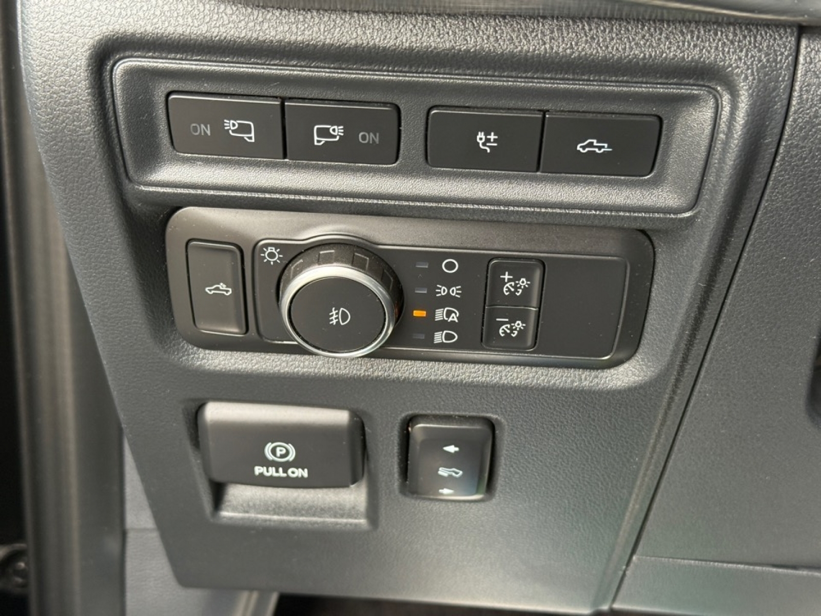 2021 Ford F-150 LARIAT, 39233, Photo