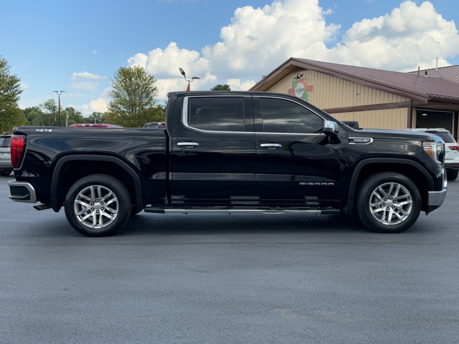 2021 GMC Sierra 1500 4WD Crew Cab Short Box SLT, 38970, Photo