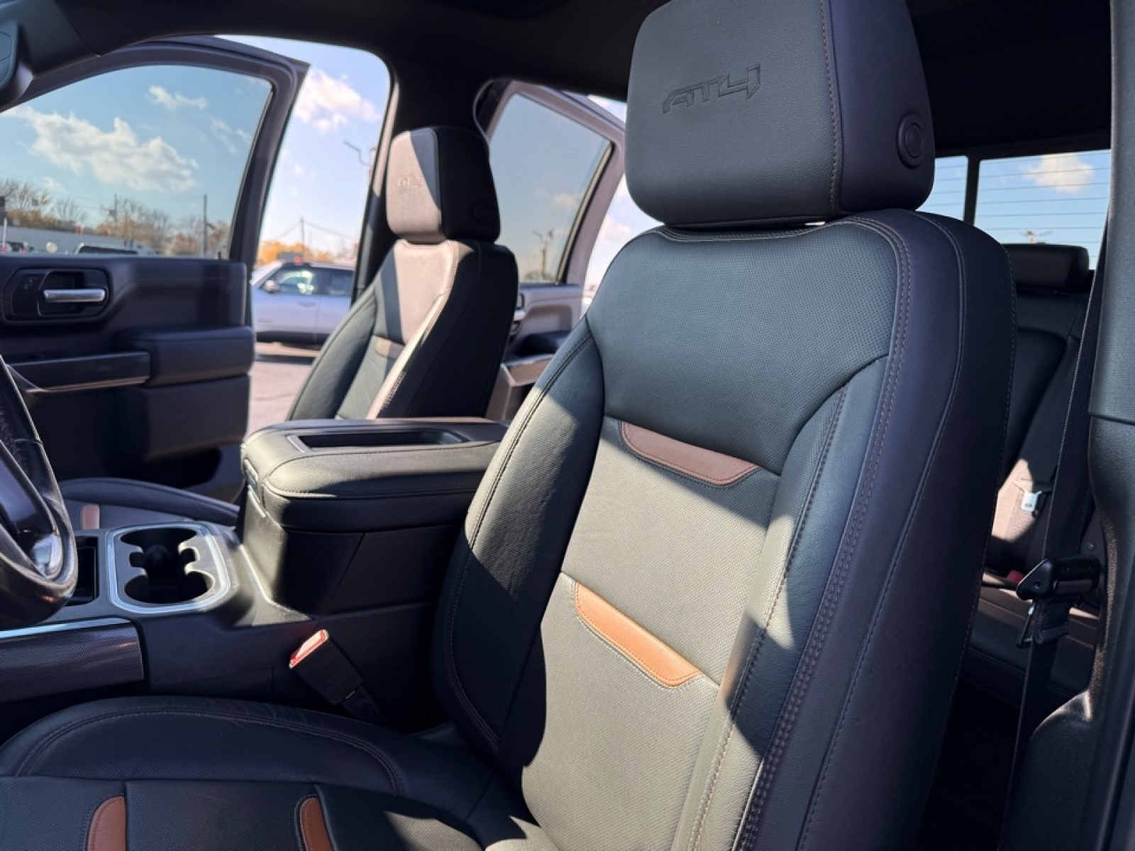 2021 GMC Sierra 2500HD 4WD Crew Cab Standard Bed AT4, 39025, Photo