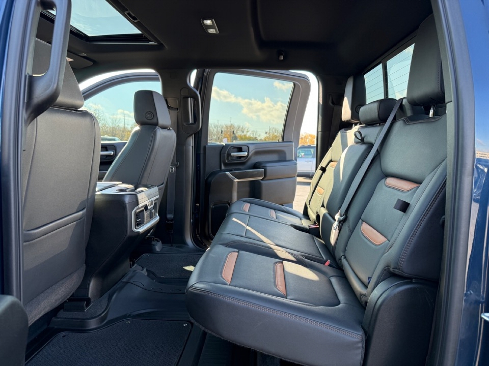 2021 GMC Sierra 2500HD 4WD Crew Cab Standard Bed AT4, 39025, Photo