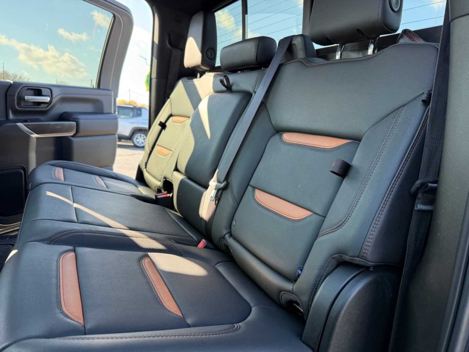 2021 GMC Sierra 2500HD 4WD Crew Cab Standard Bed AT4, 39025, Photo