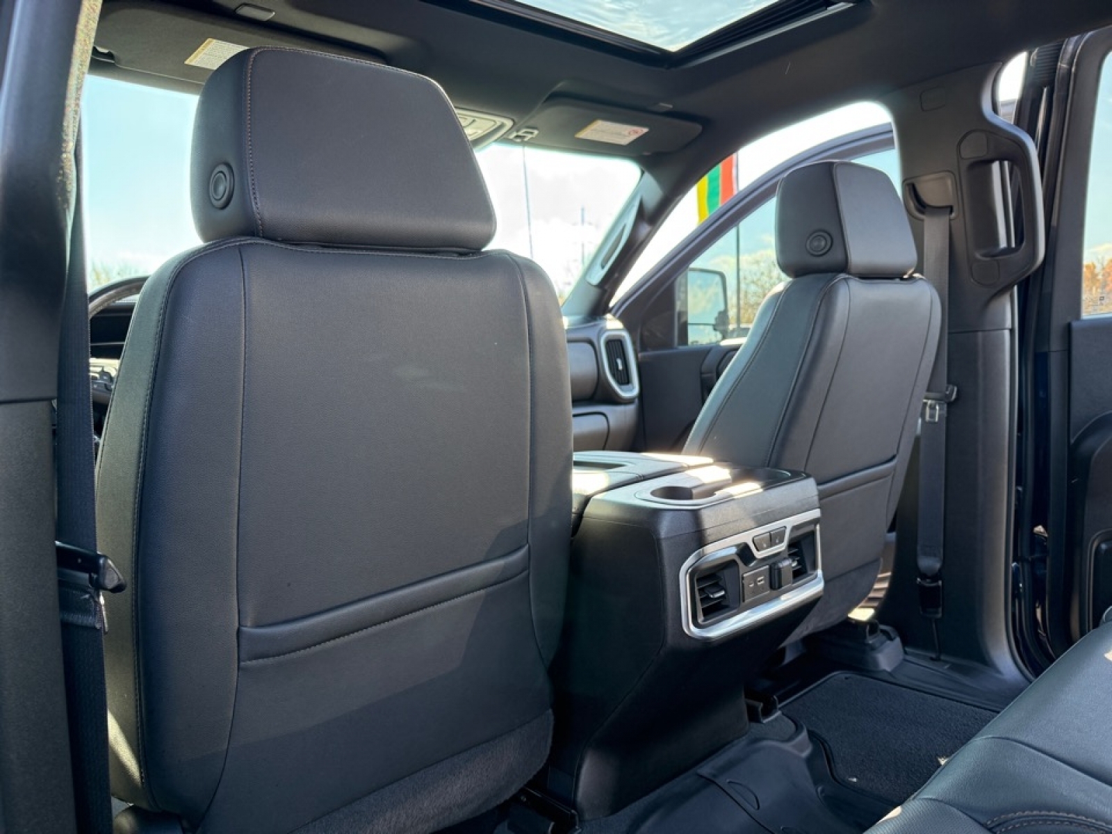 2021 GMC Sierra 2500HD 4WD Crew Cab Standard Bed AT4, 39025, Photo