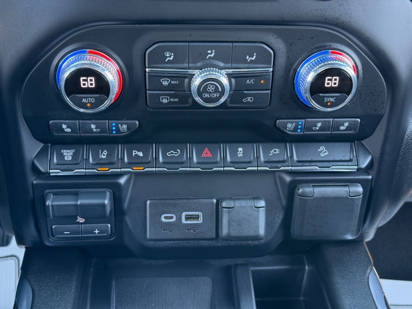 2021 GMC Sierra 2500HD 4WD Crew Cab Standard Bed AT4, 39025, Photo