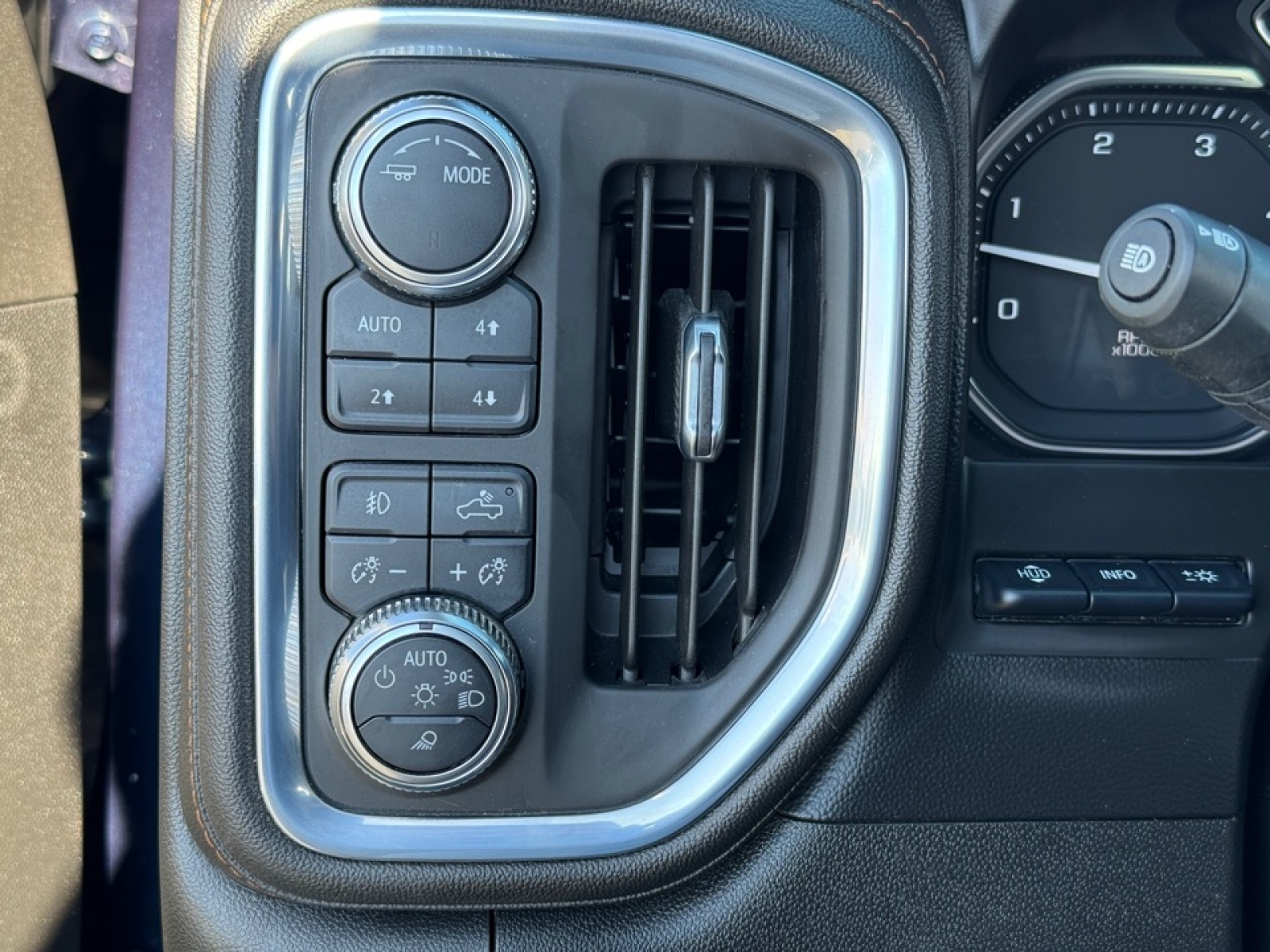 2021 GMC Sierra 2500HD 4WD Crew Cab Standard Bed AT4, 39025, Photo