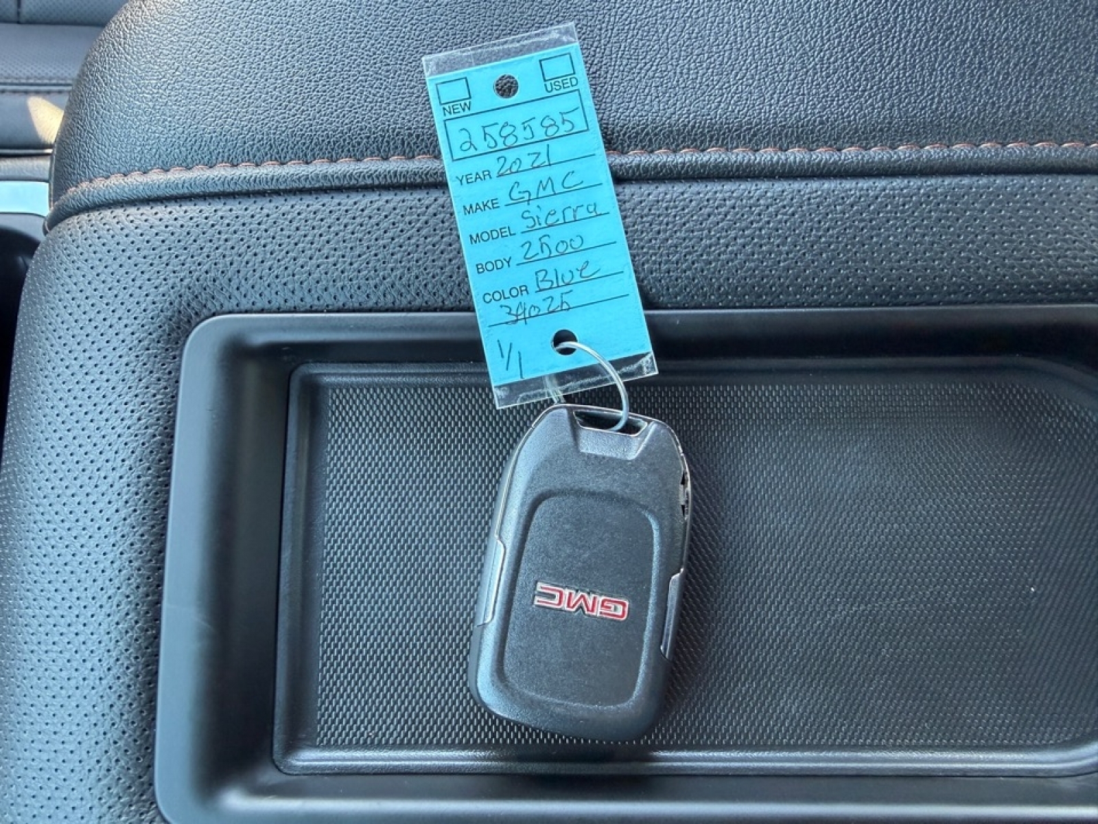 2021 GMC Sierra 2500HD 4WD Crew Cab Standard Bed AT4, 39025, Photo