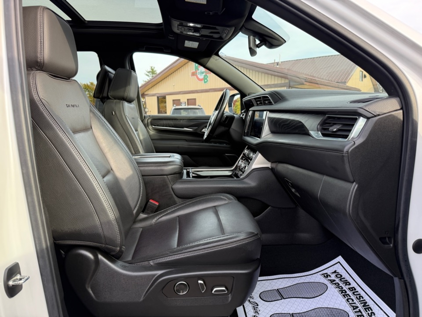 2021 GMC Yukon 4WD Denali, 39134, Photo