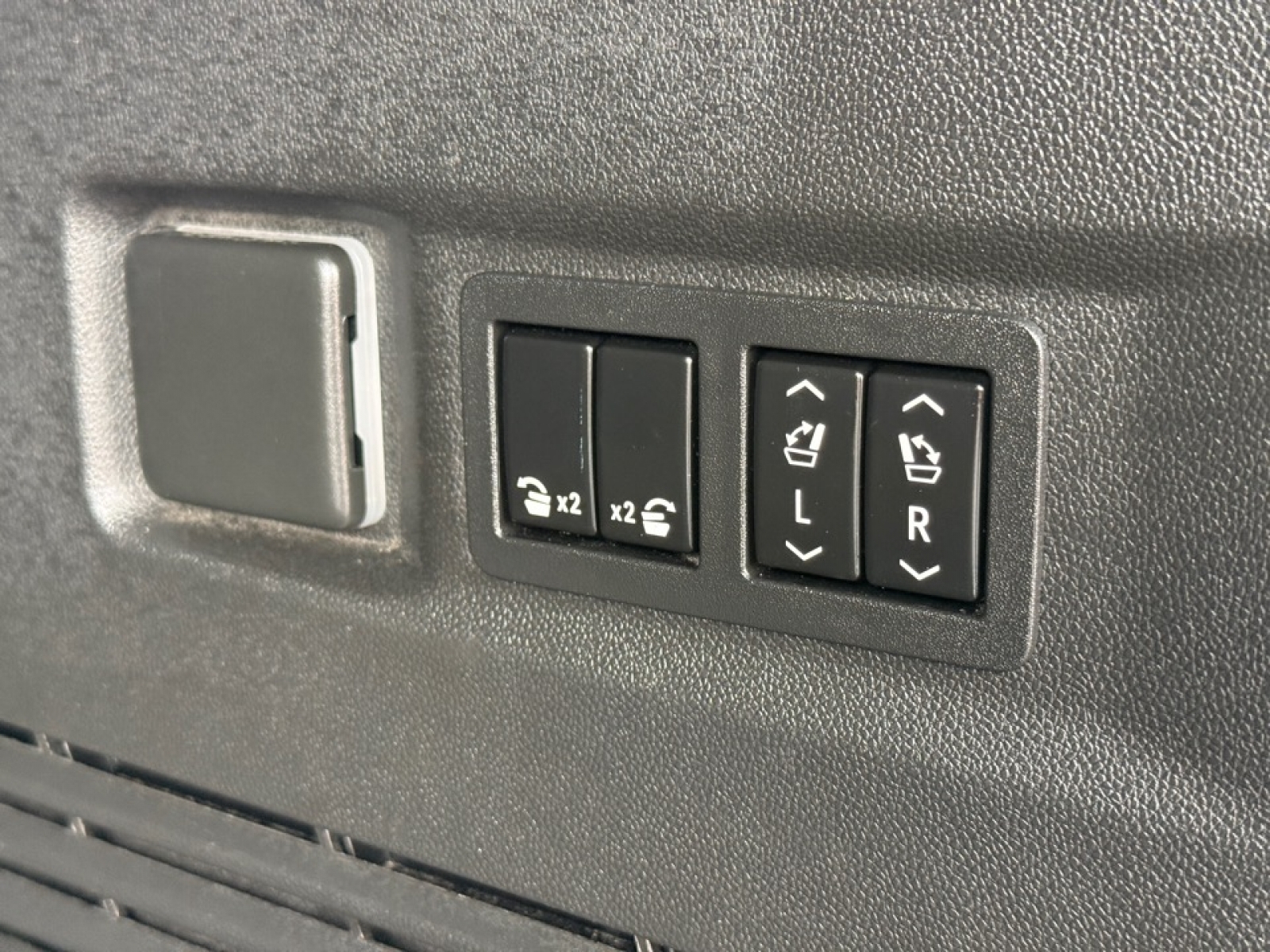 2021 GMC Yukon 4WD Denali, 39134, Photo