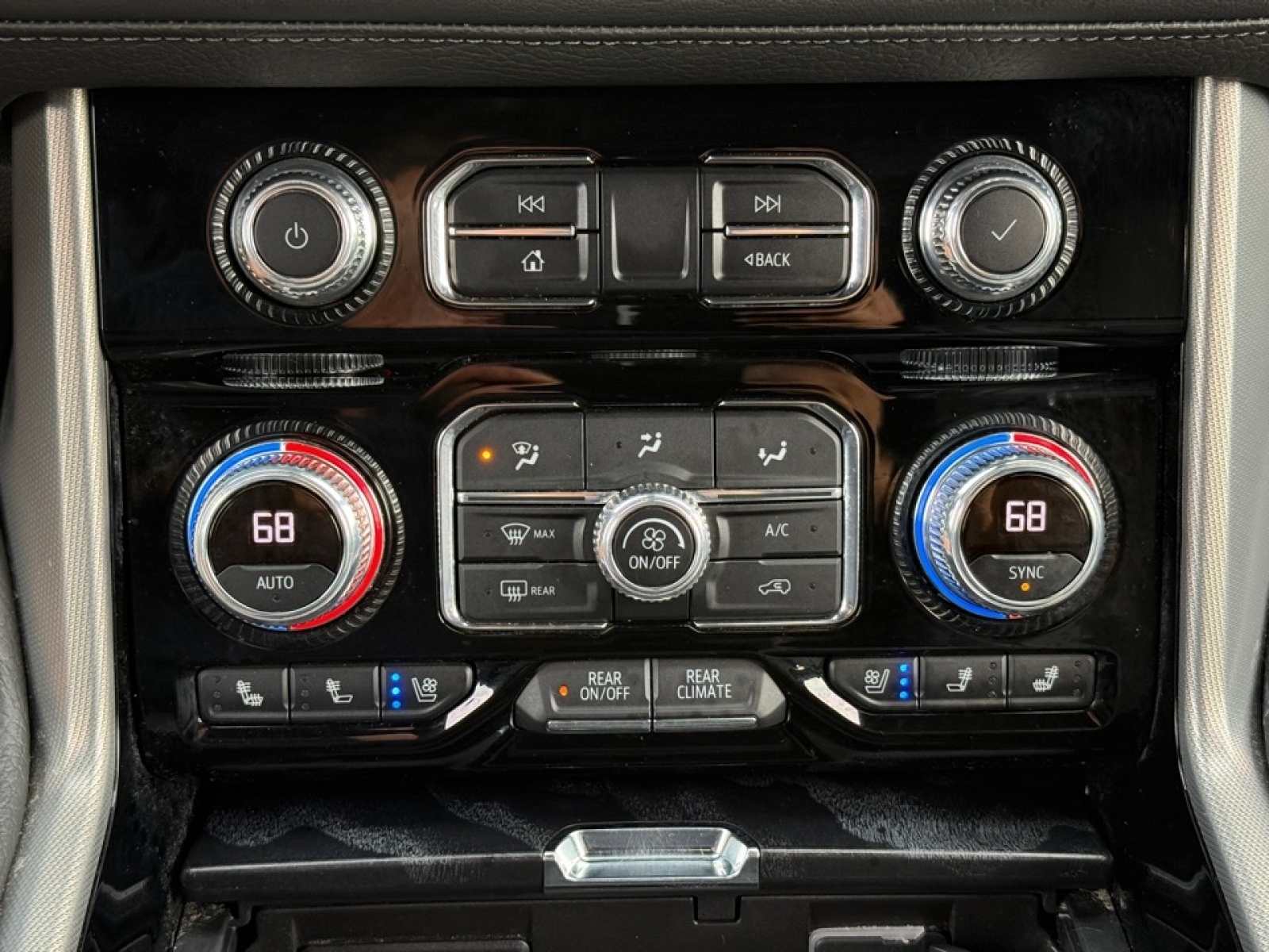 2021 GMC Yukon 4WD Denali, 39134, Photo