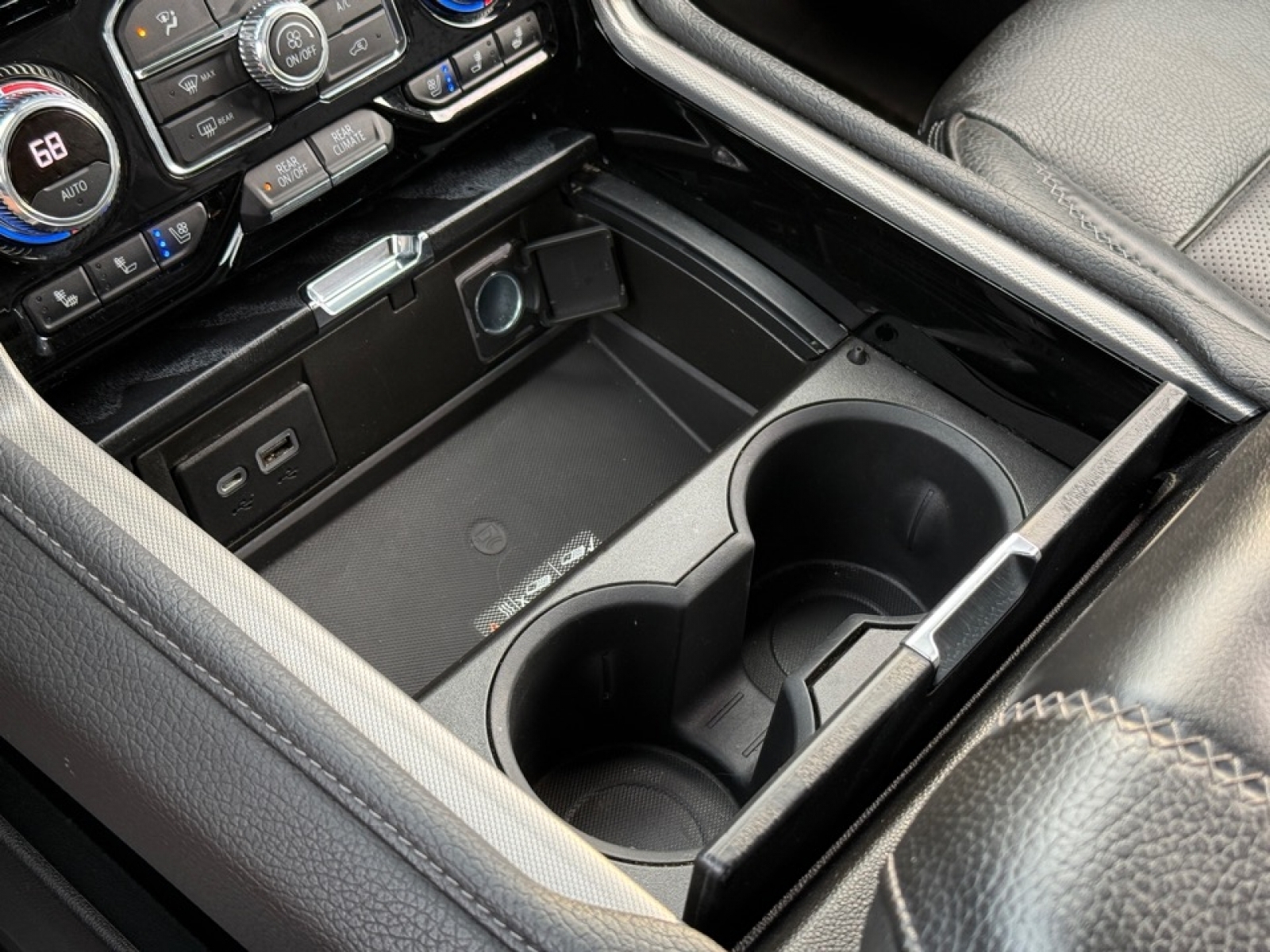 2021 GMC Yukon 4WD Denali, 39134, Photo