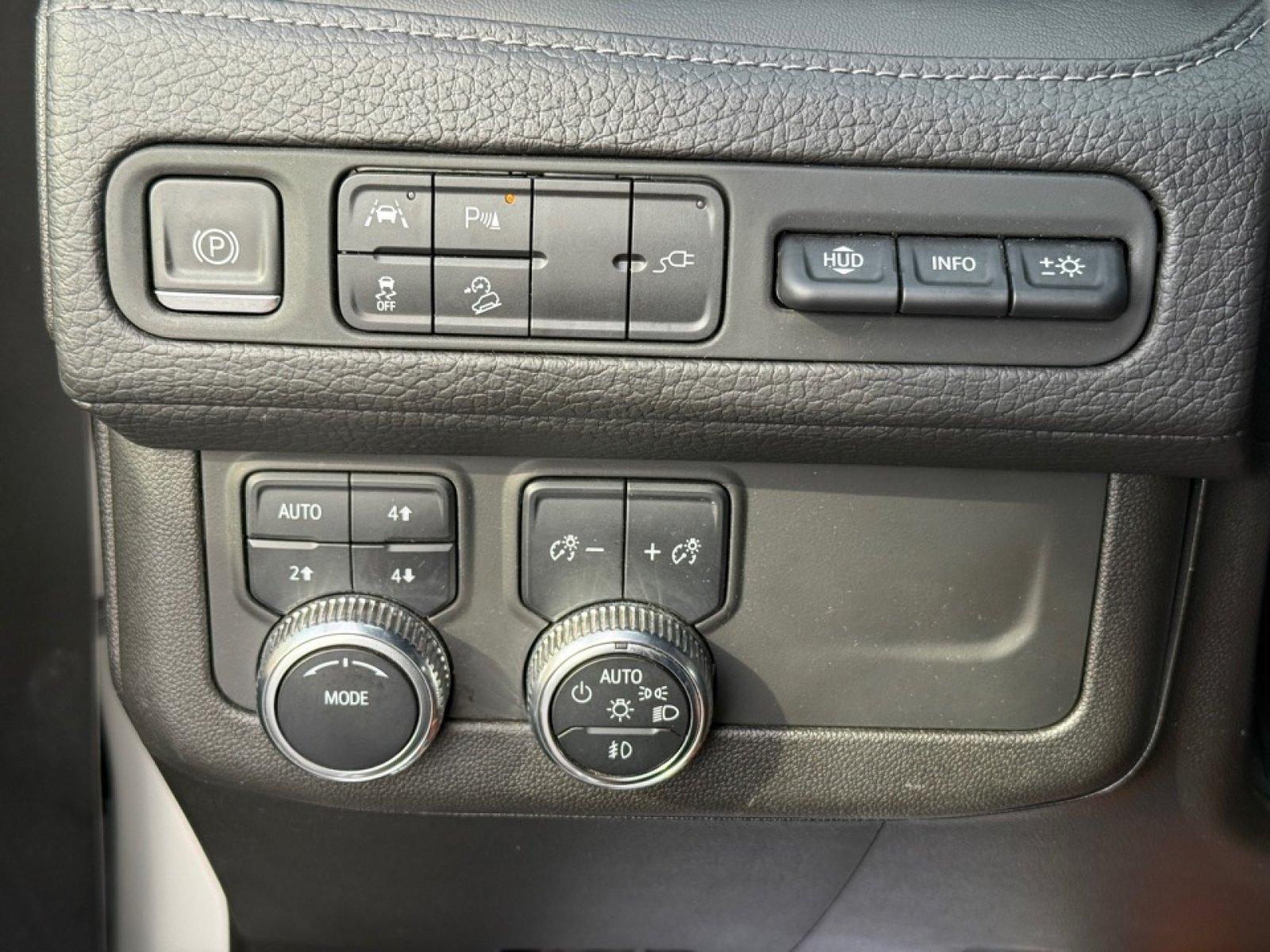 2021 GMC Yukon 4WD Denali, 39134, Photo