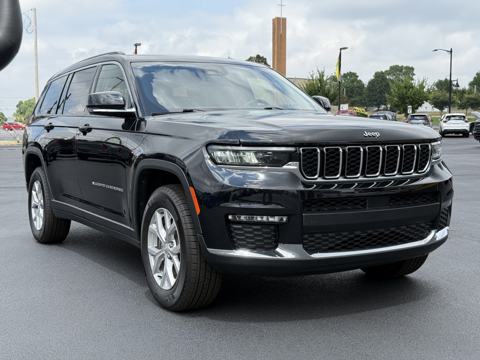 2021 Jeep Grand Cherokee Limited photo 2