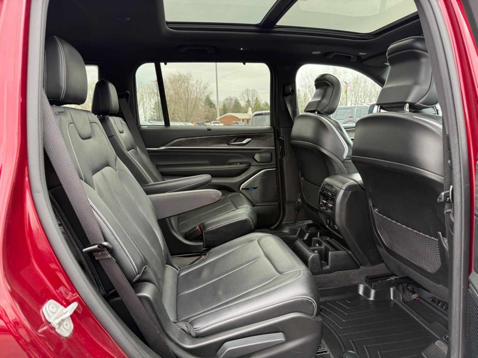 2021 Jeep Grand Cherokee L Overland 4x4, 39679, Photo