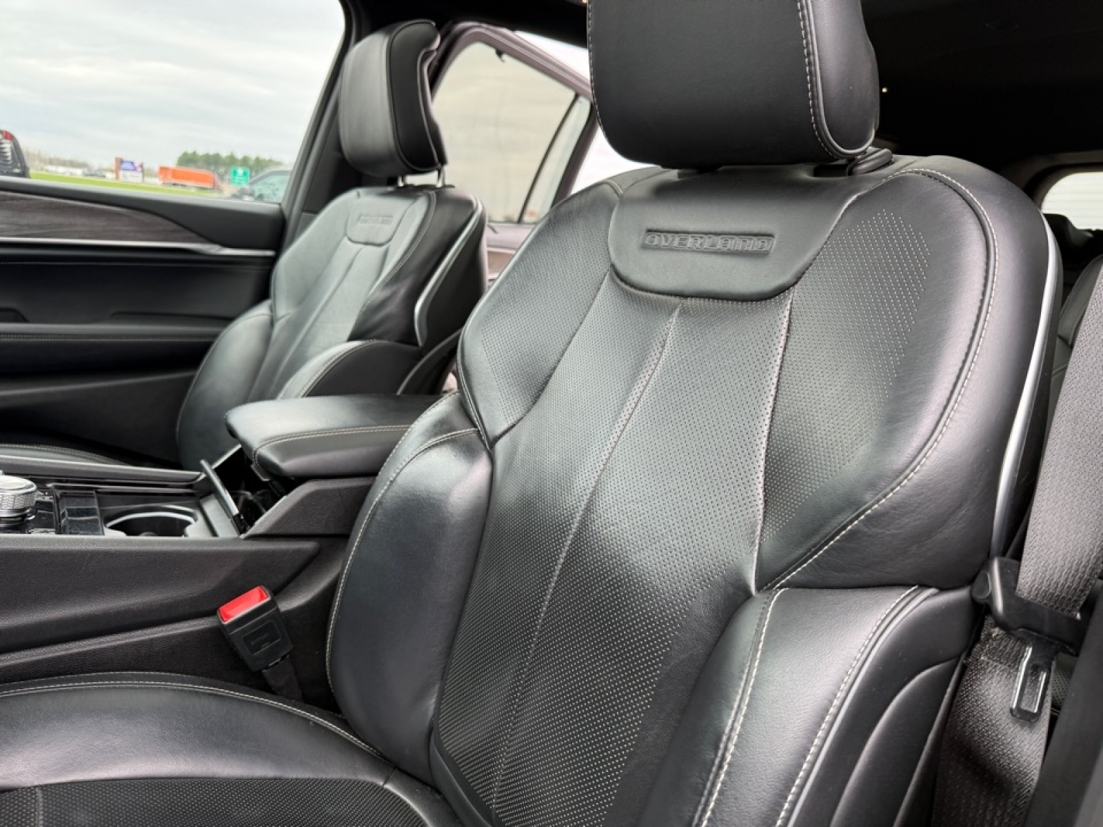 2021 Jeep Grand Cherokee L Overland 4x4, 39679, Photo