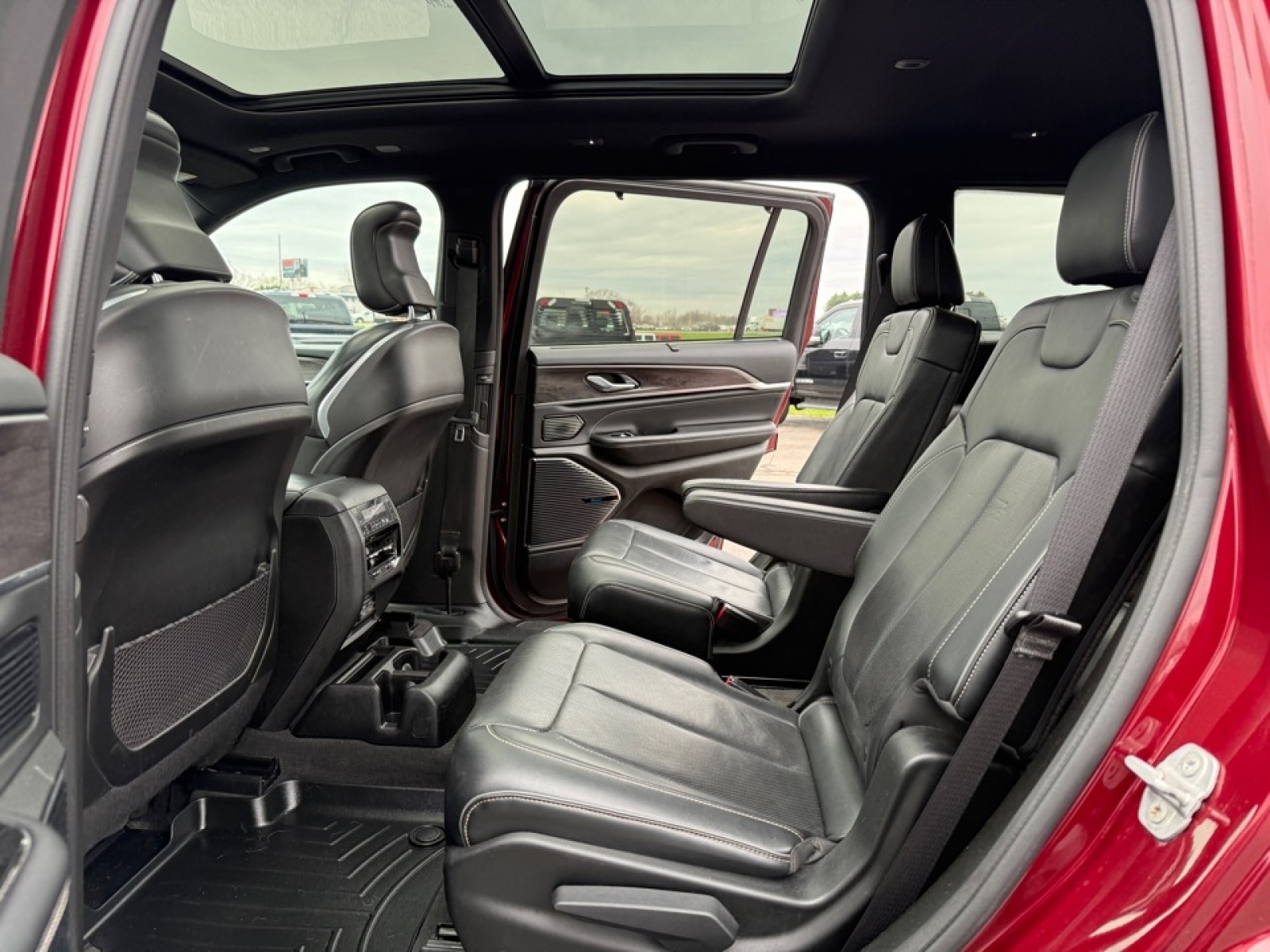 2021 Jeep Grand Cherokee L Overland 4x4, 39679, Photo