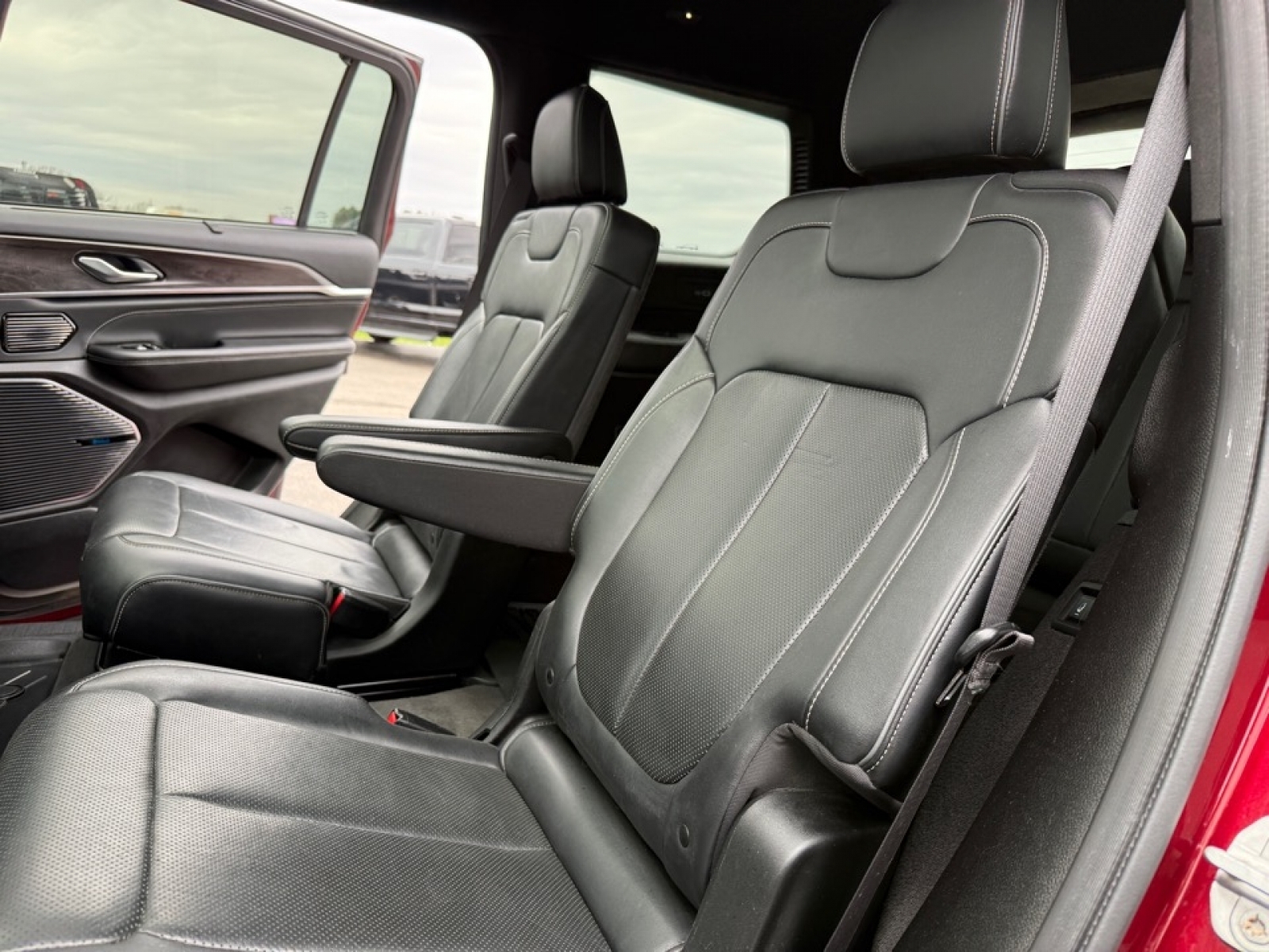 2021 Jeep Grand Cherokee L Overland 4x4, 39679, Photo