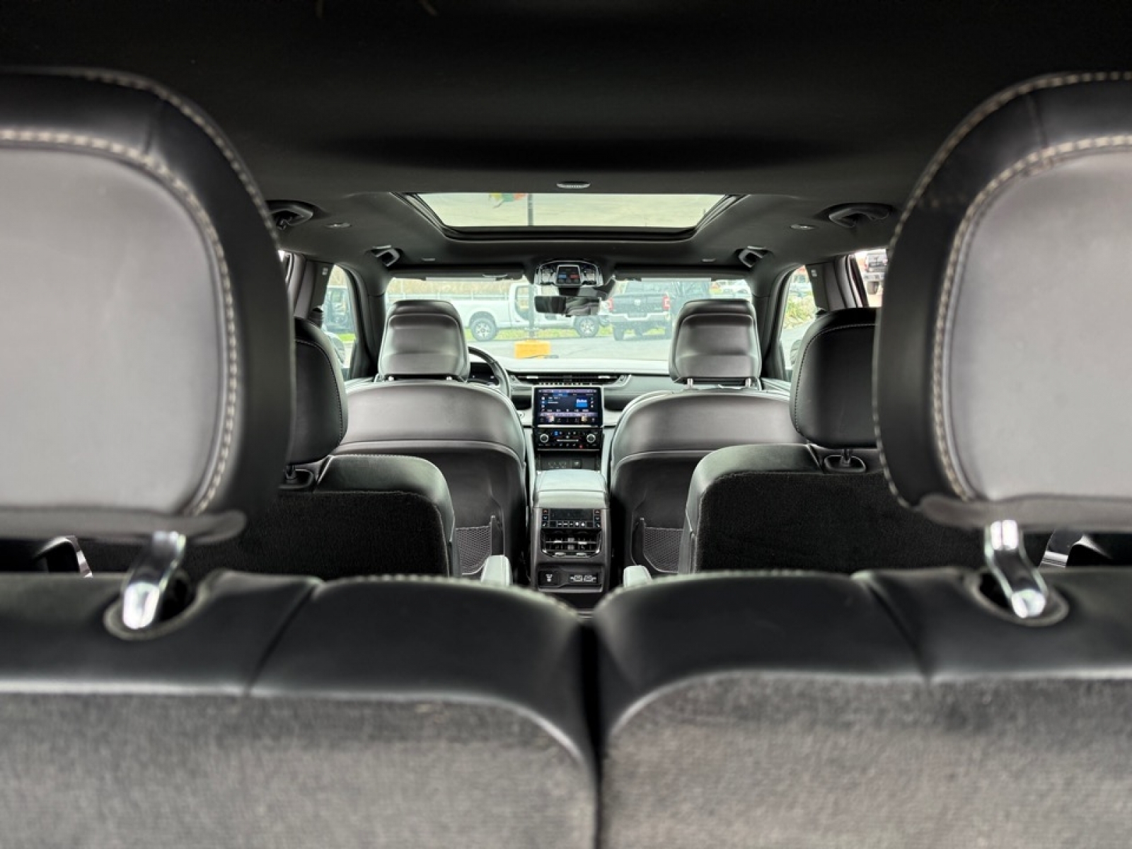 2021 Jeep Grand Cherokee L Overland 4x4, 39679, Photo