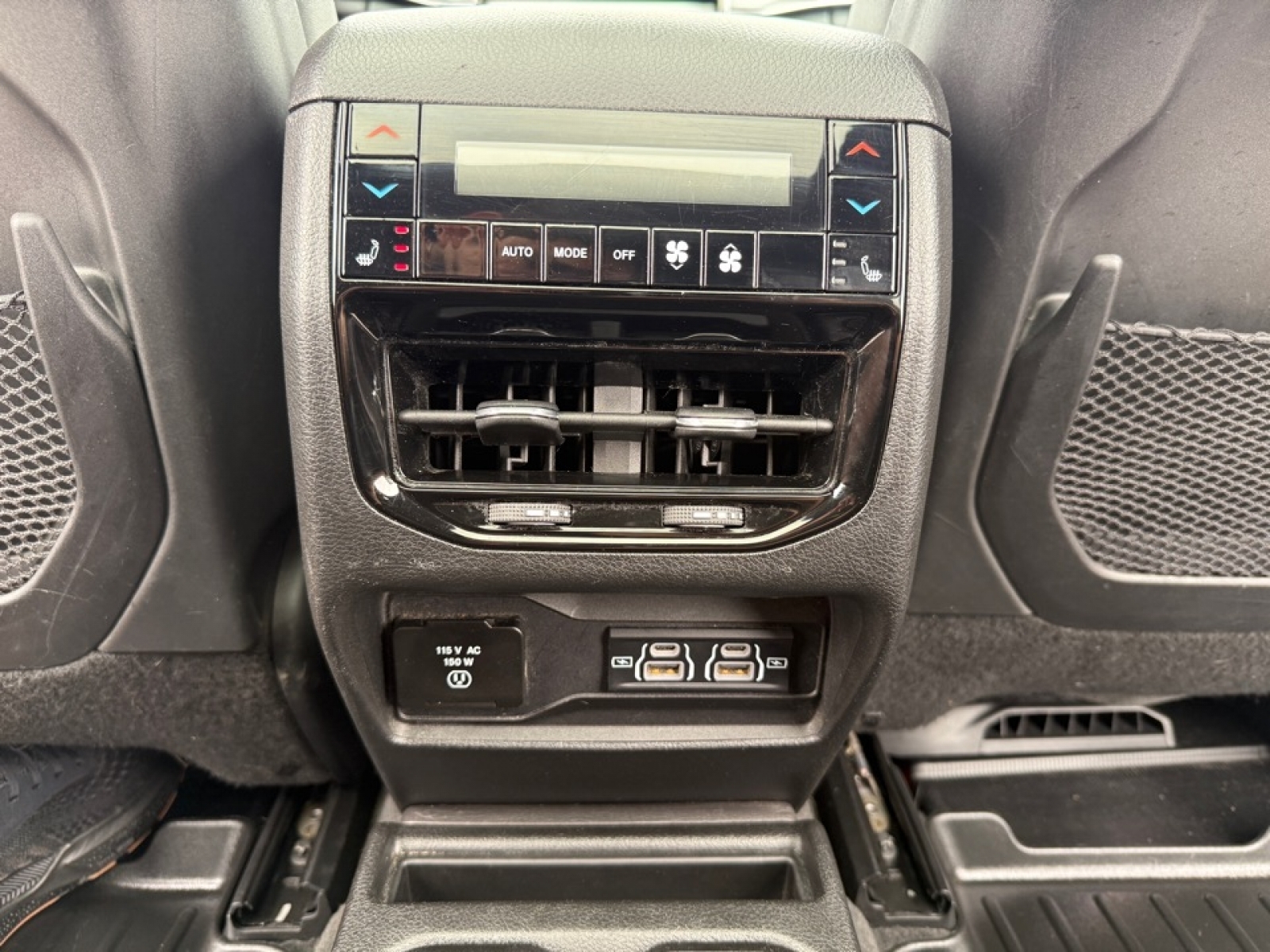 2021 Jeep Grand Cherokee L Overland 4x4, 39679, Photo