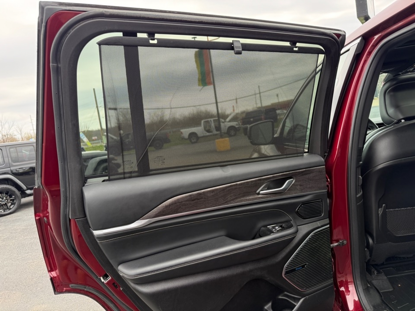 2021 Jeep Grand Cherokee L Overland 4x4, 39679, Photo