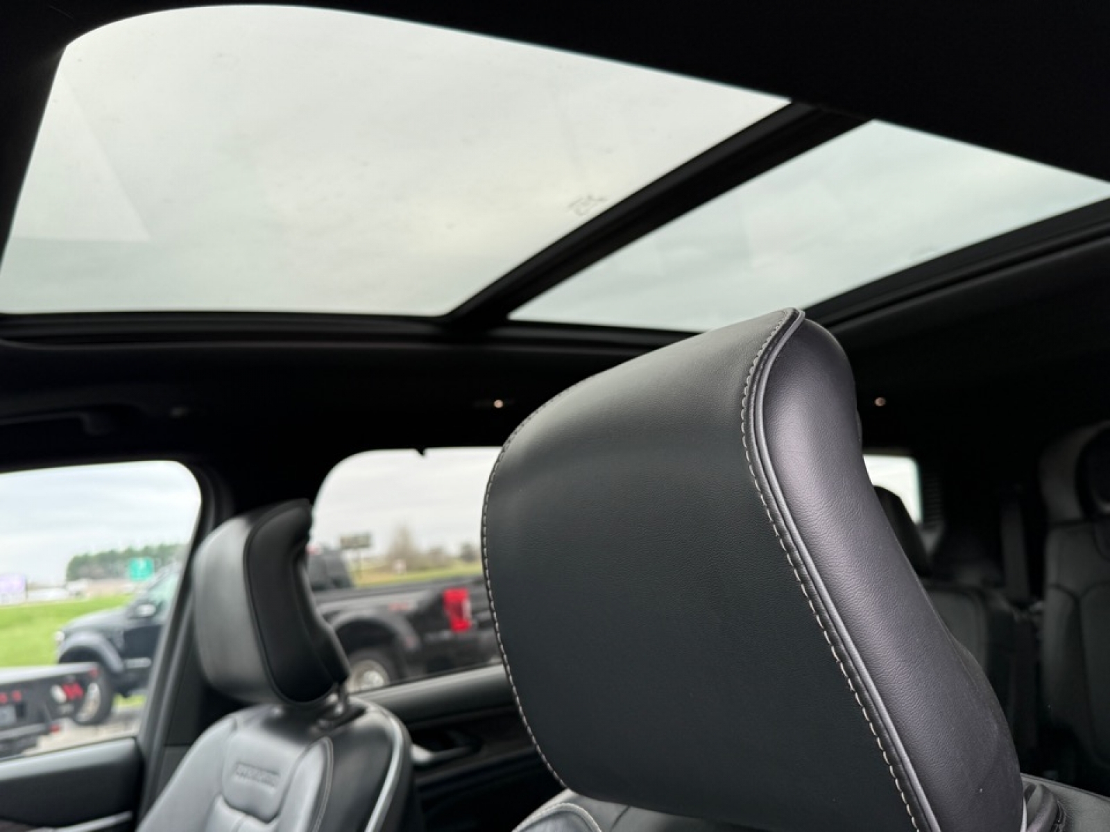 2021 Jeep Grand Cherokee L Overland 4x4, 39679, Photo