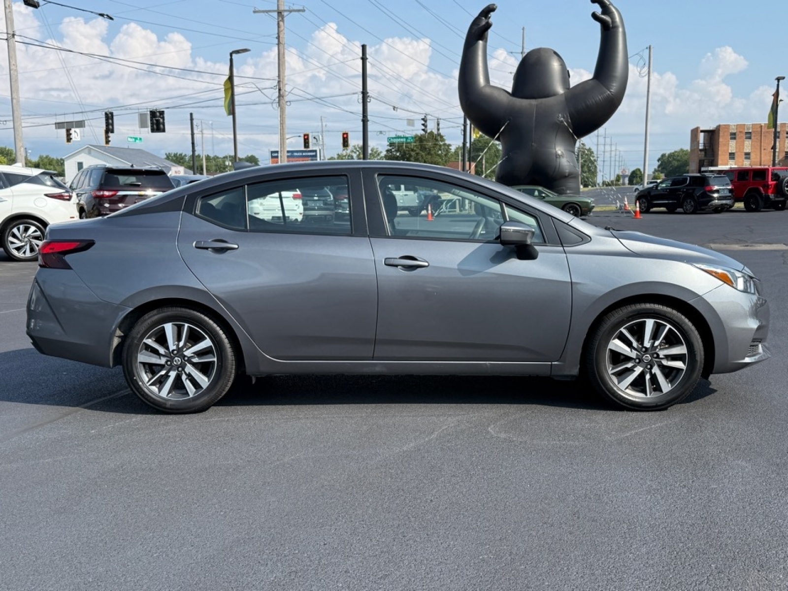 2021 Nissan Versa SV photo 6