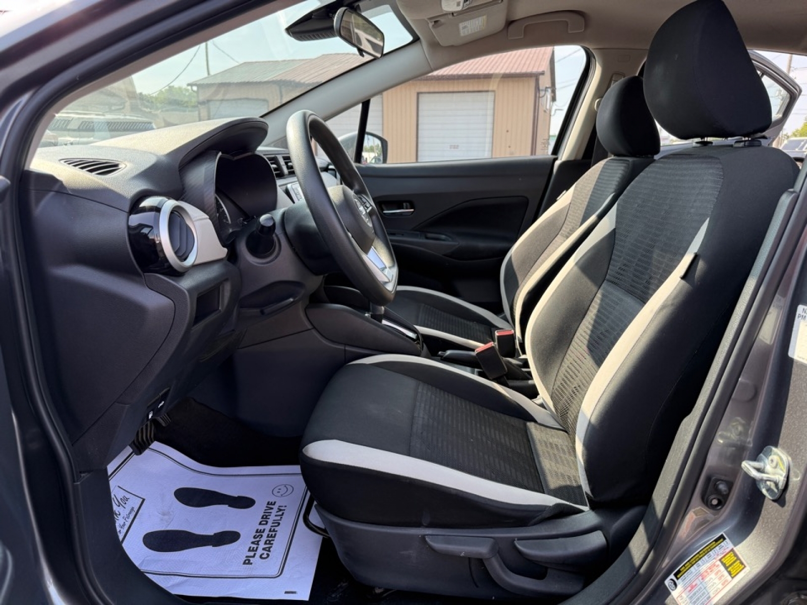 2021 Nissan Versa SV photo 7