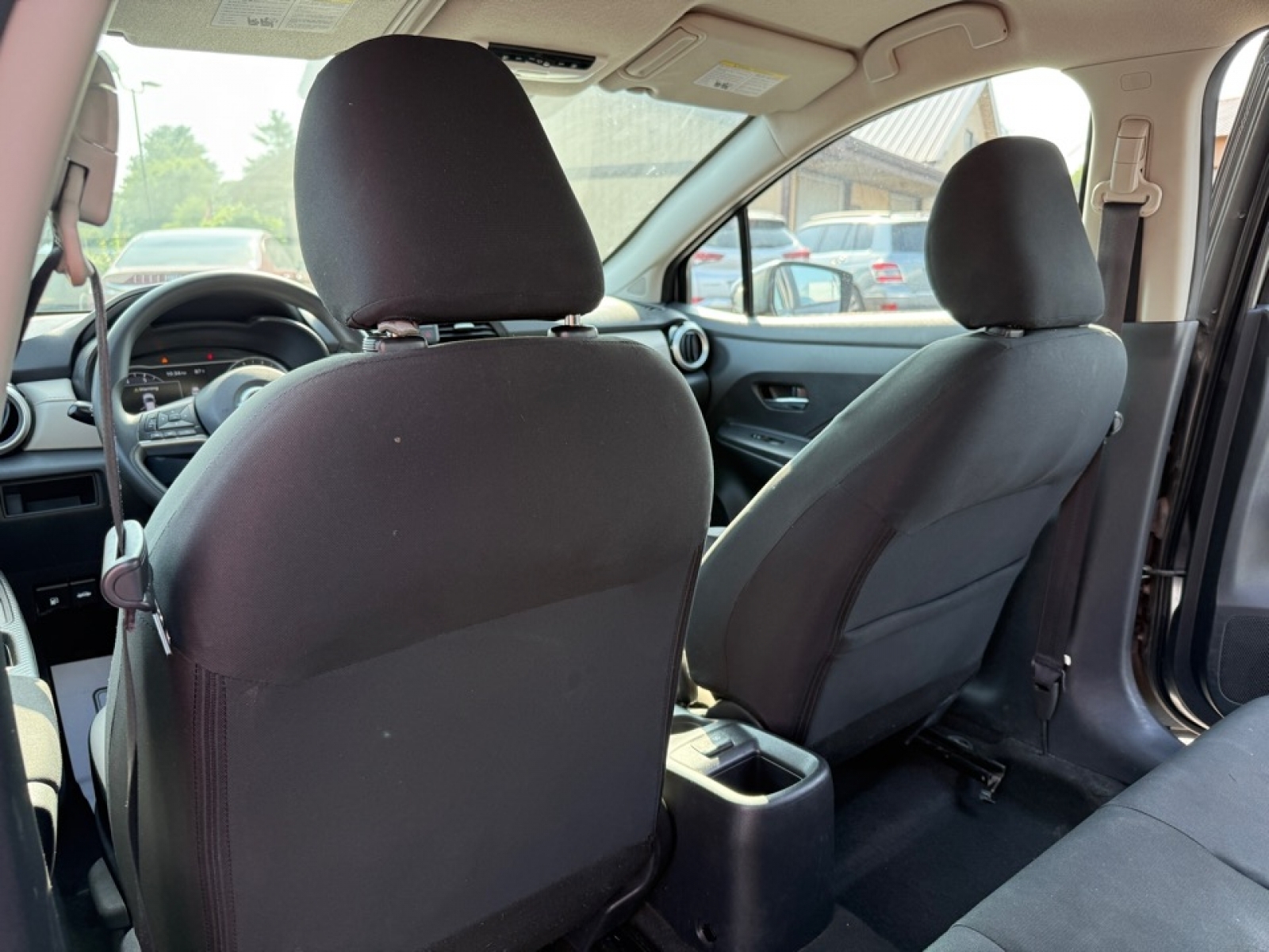 2021 Nissan Versa SV photo 14