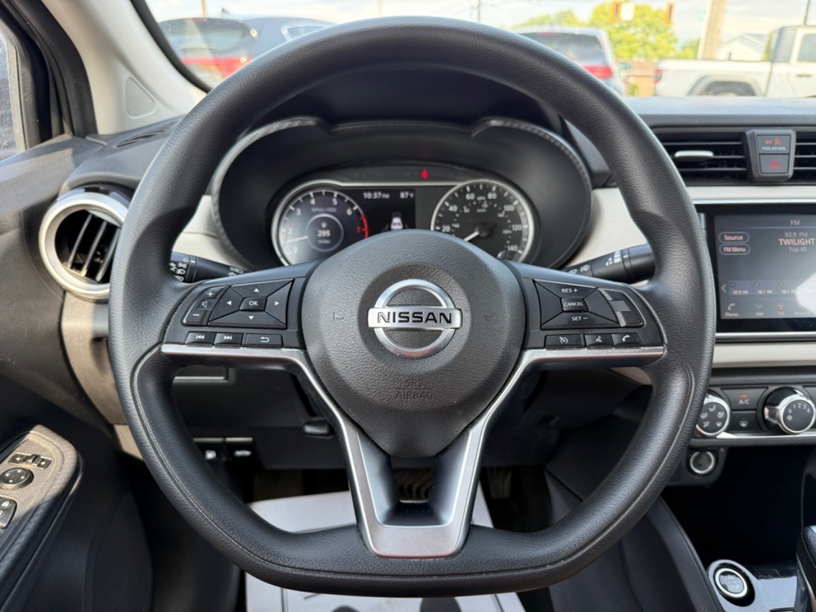2021 Nissan Versa SV photo 16
