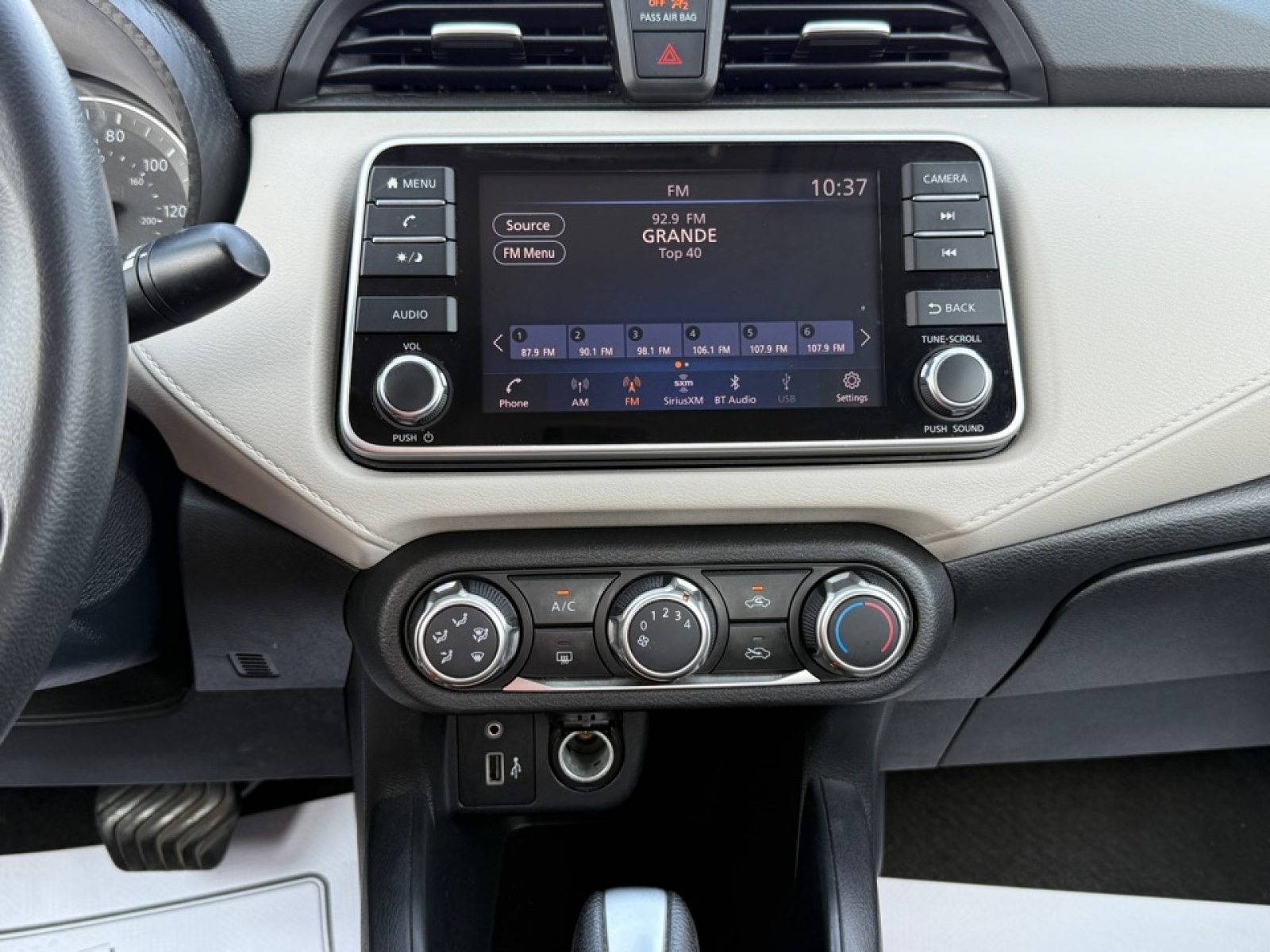 2021 Nissan Versa SV photo 17