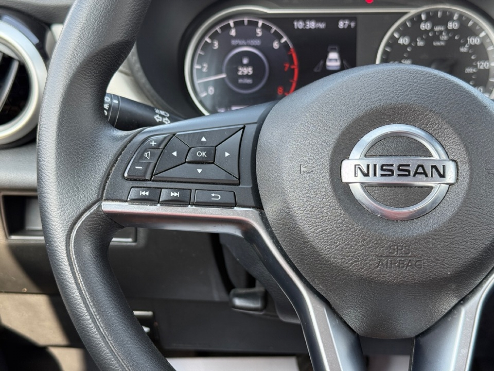 2021 Nissan Versa SV photo 19