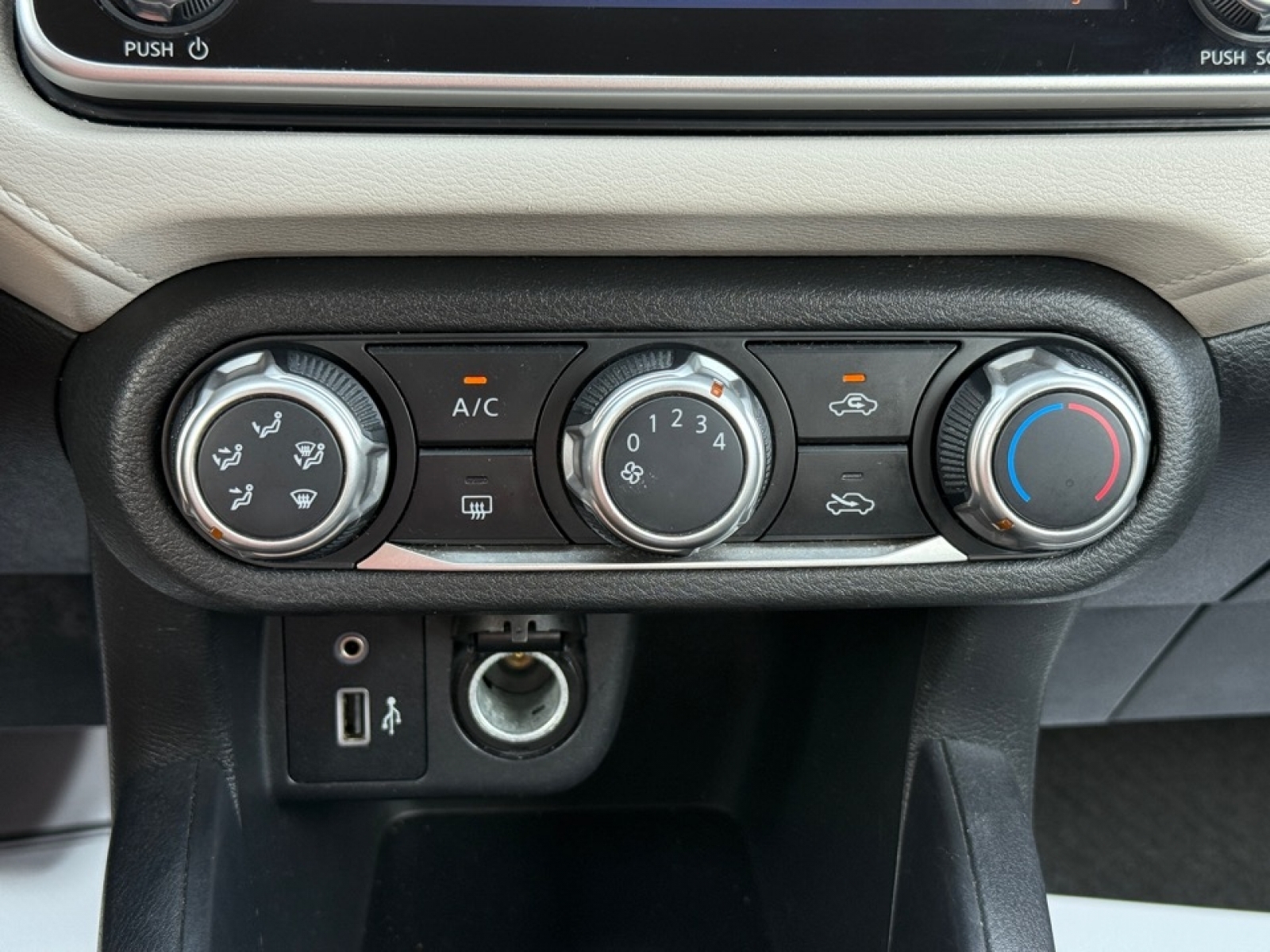 2021 Nissan Versa SV photo 23