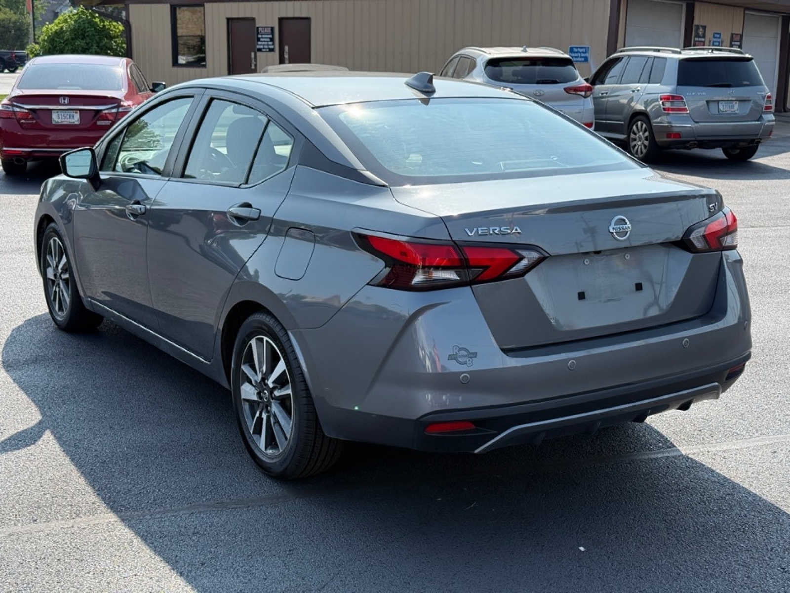 2021 Nissan Versa SV photo 3