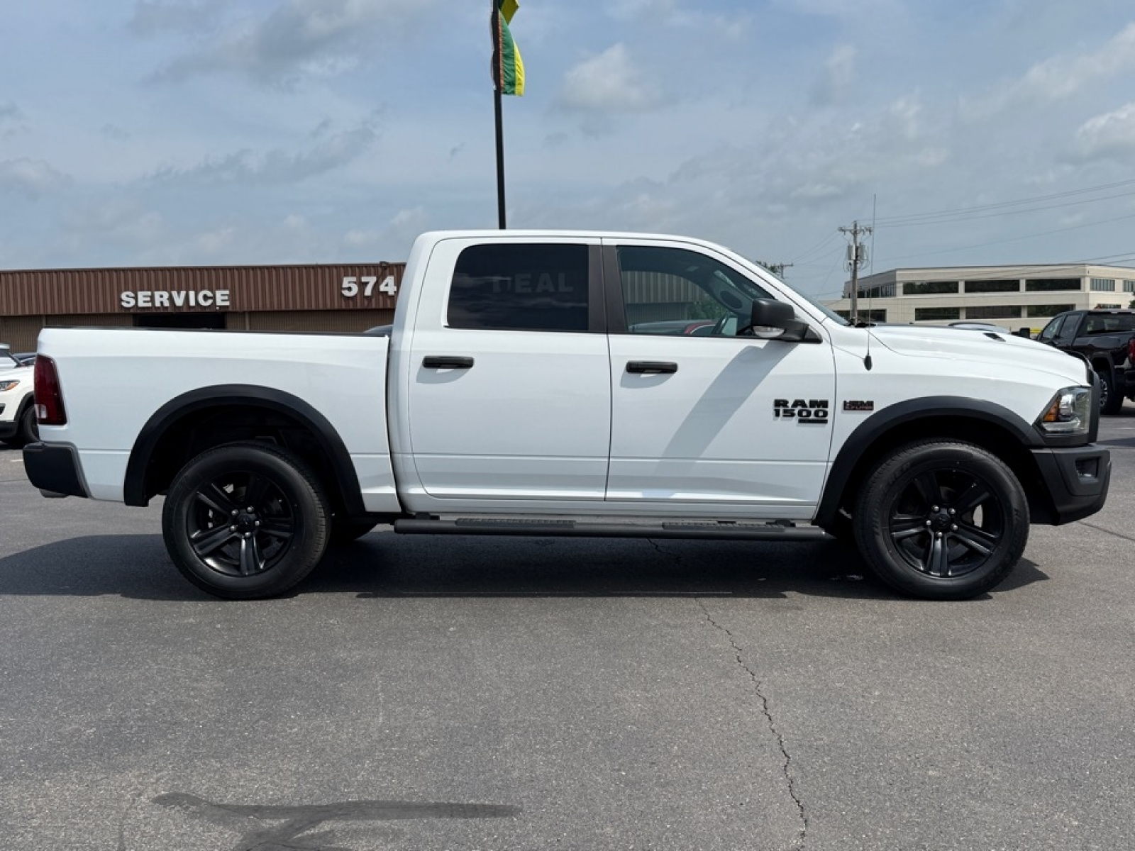 2021 Ram 1500 Classic SLT, 38537, Photo