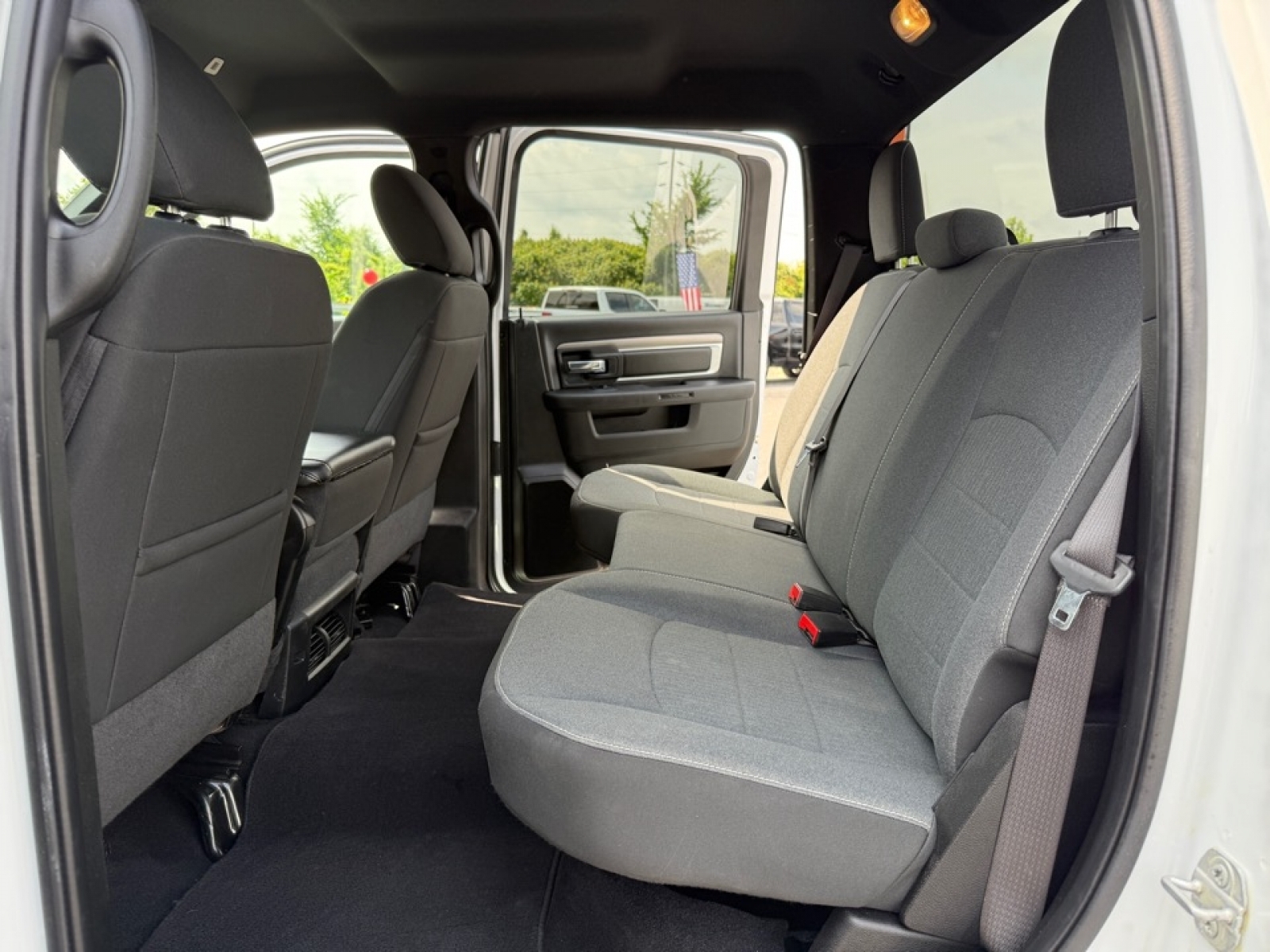 2021 Ram 1500 Classic SLT, 38537, Photo