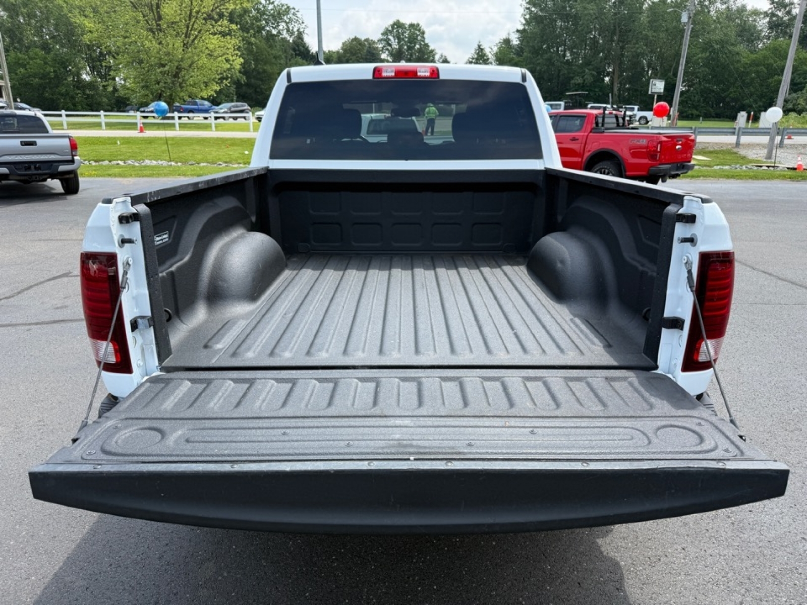 2021 Ram 1500 Classic SLT, 38537, Photo