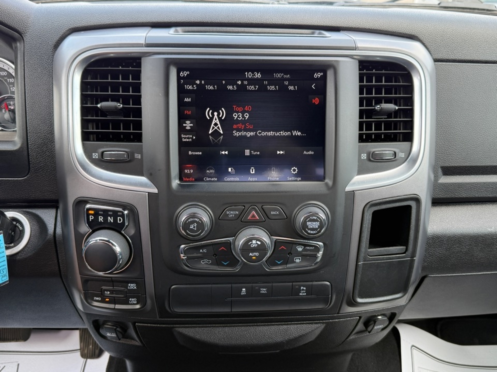 2021 Ram 1500 Classic SLT, 38537, Photo