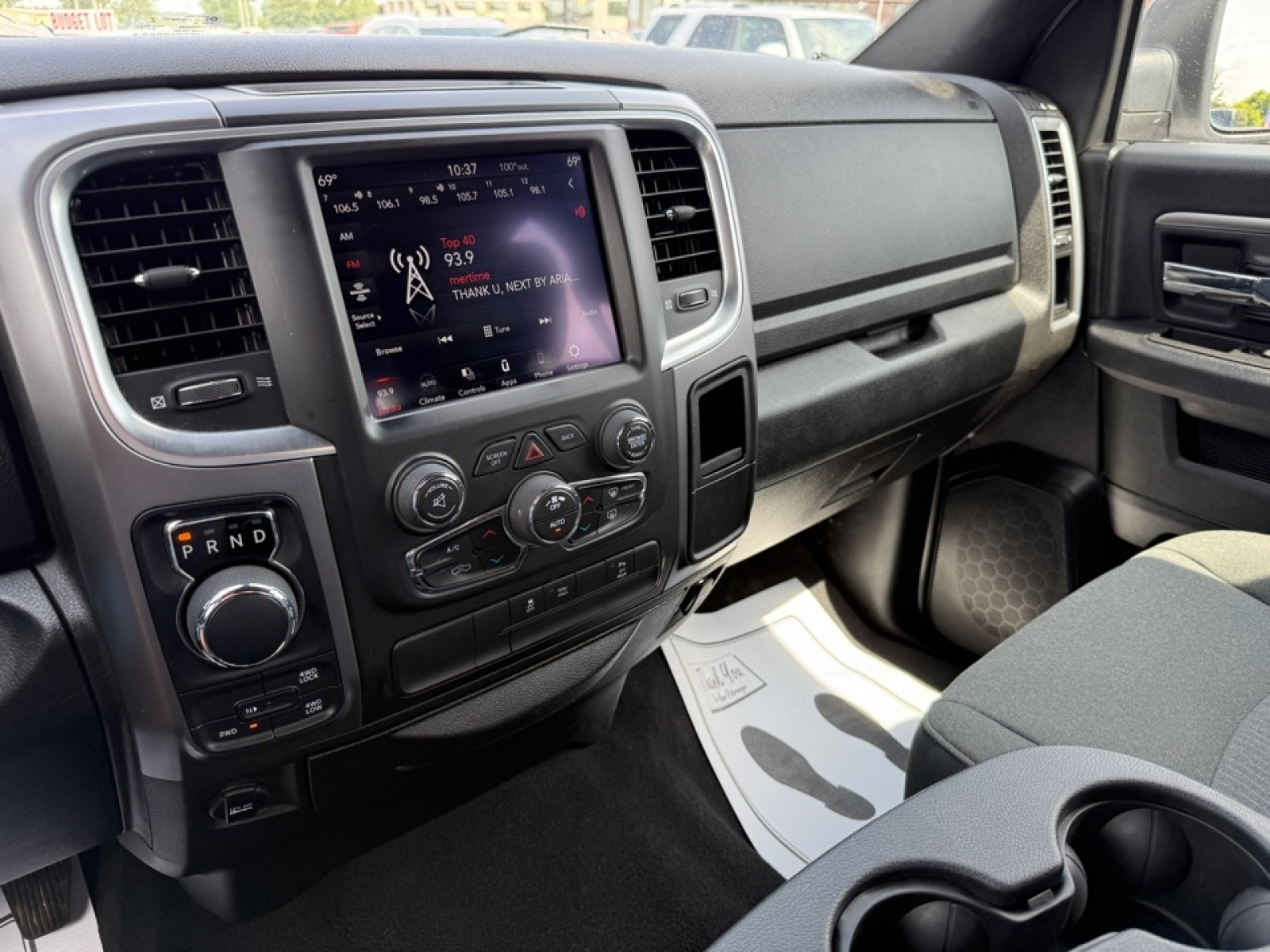 2021 Ram 1500 Classic SLT, 38537, Photo