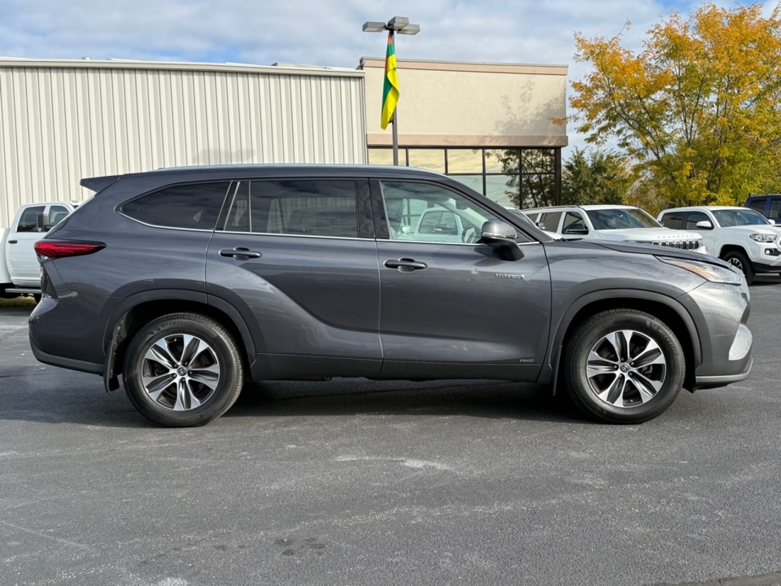 2021 Toyota Highlander Hybrid XLE, 39051, Photo