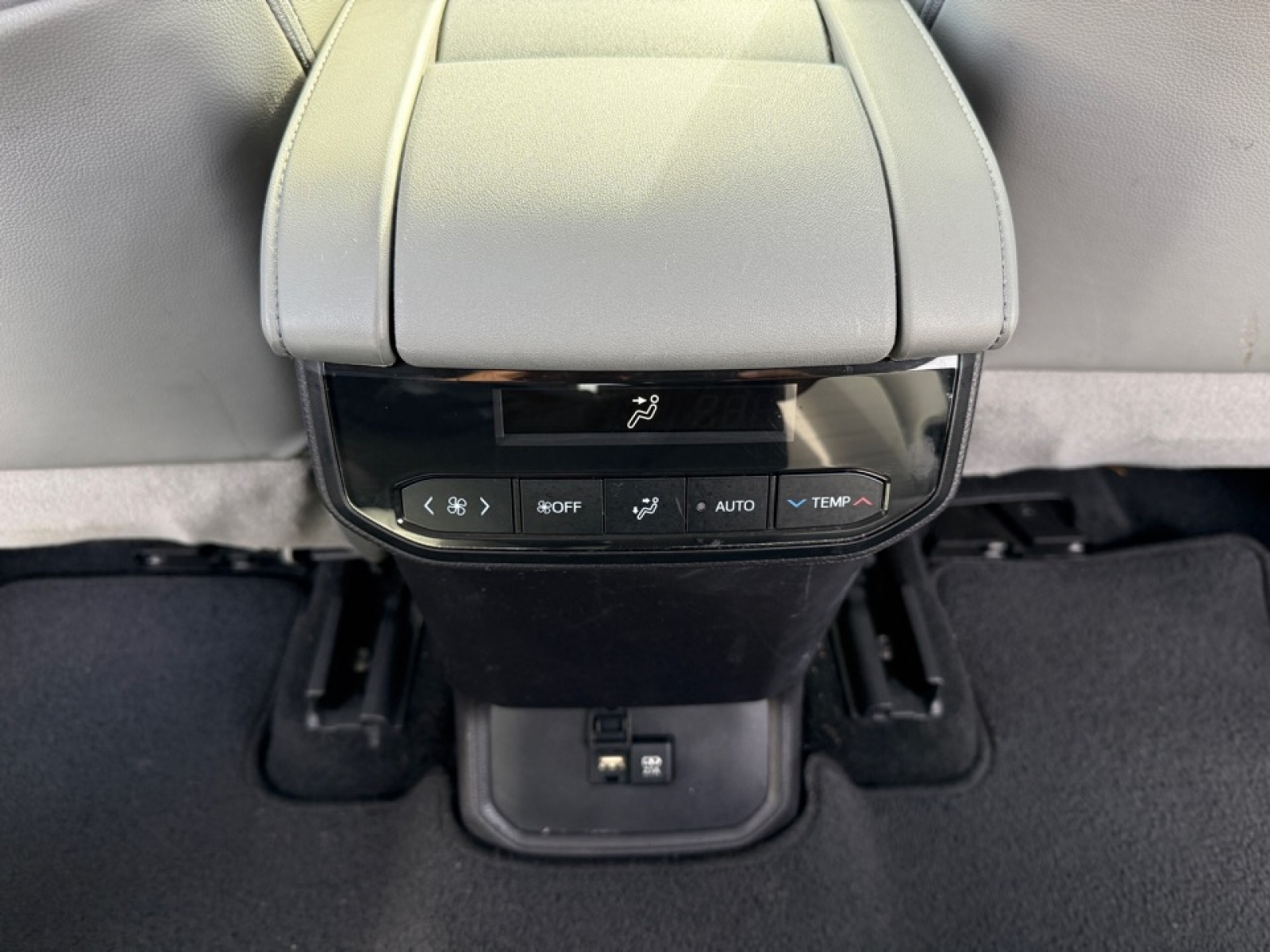 2021 Toyota Highlander Hybrid XLE, 39051, Photo