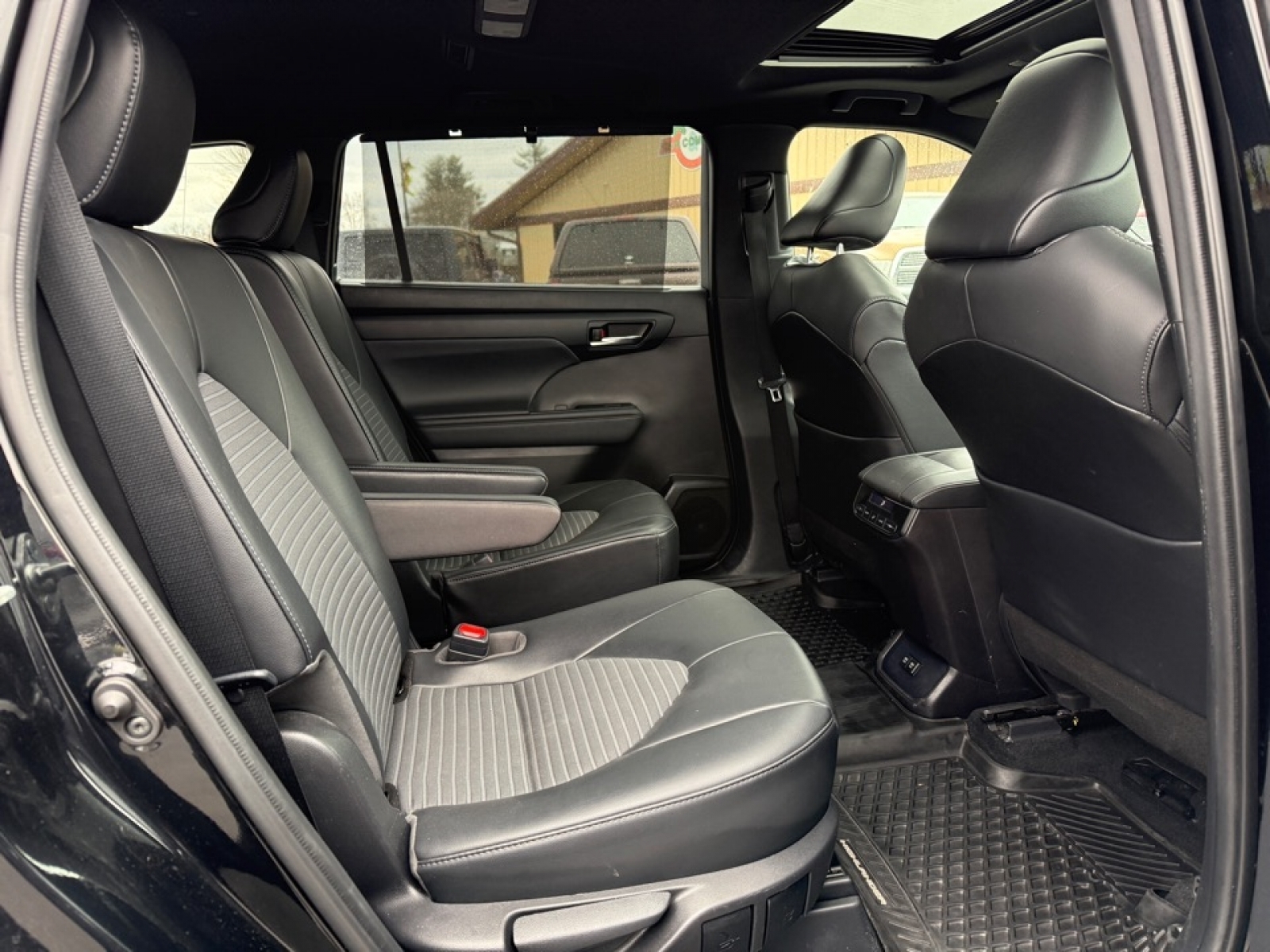 2021 Toyota Highlander XSE, 39248, Photo