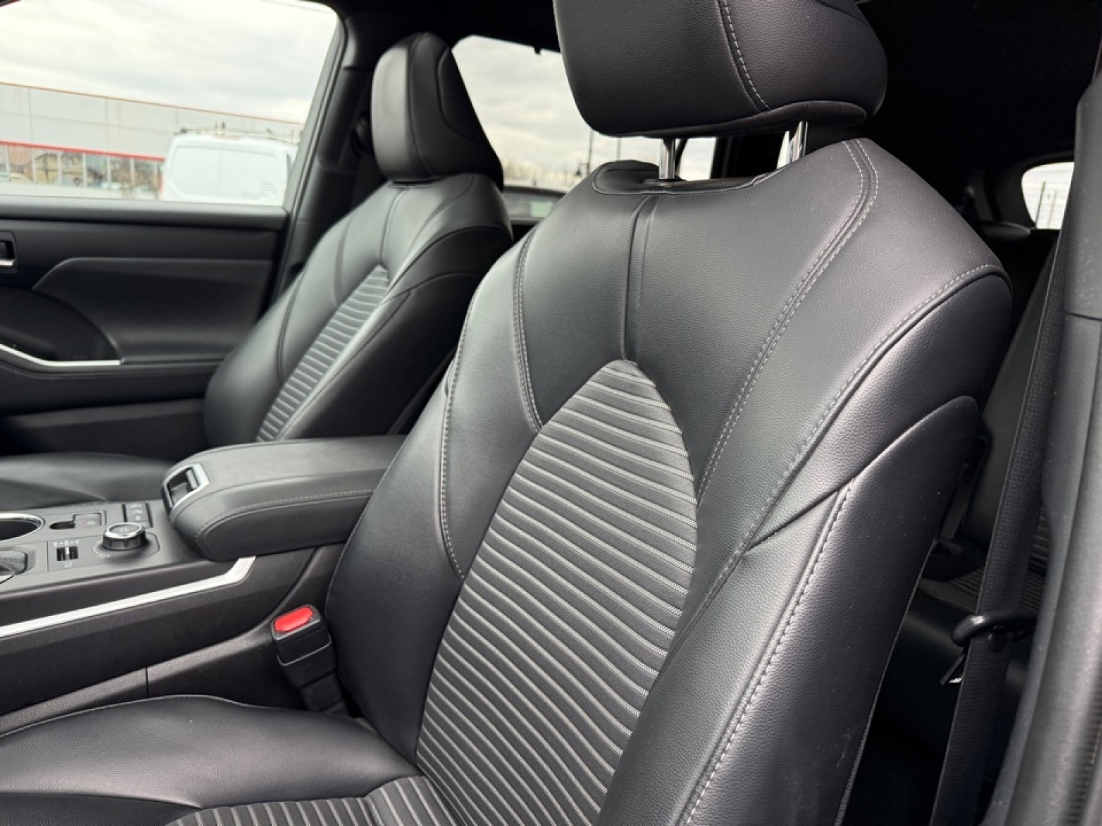 2021 Toyota Highlander XSE, 39248, Photo